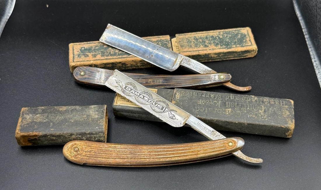 Pair of Vintage Straight Razors (1 of 9)