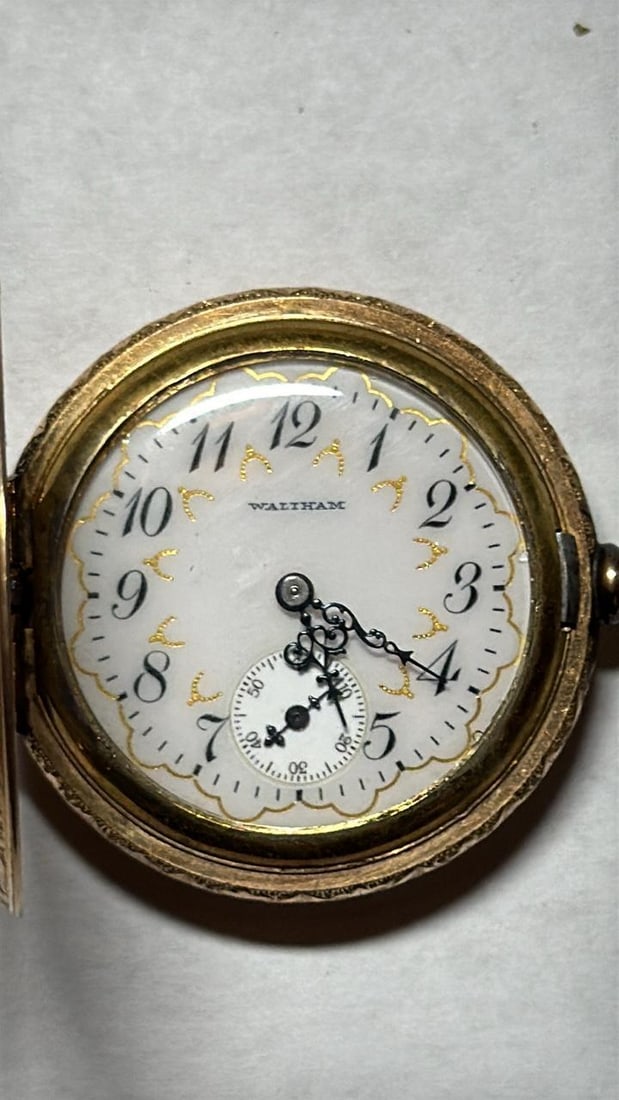 Waltham A. T. & Co. Pocket Watch, Serial 1720059, 15 Jewels, 18s, 1877: Waltham A. T. & Co. Pocket Watch, featuring a mechanical movement with 15 jewels, 18s size, ornate floral engraved case, white dial with black numerals and a small second dial, gold plated or gold