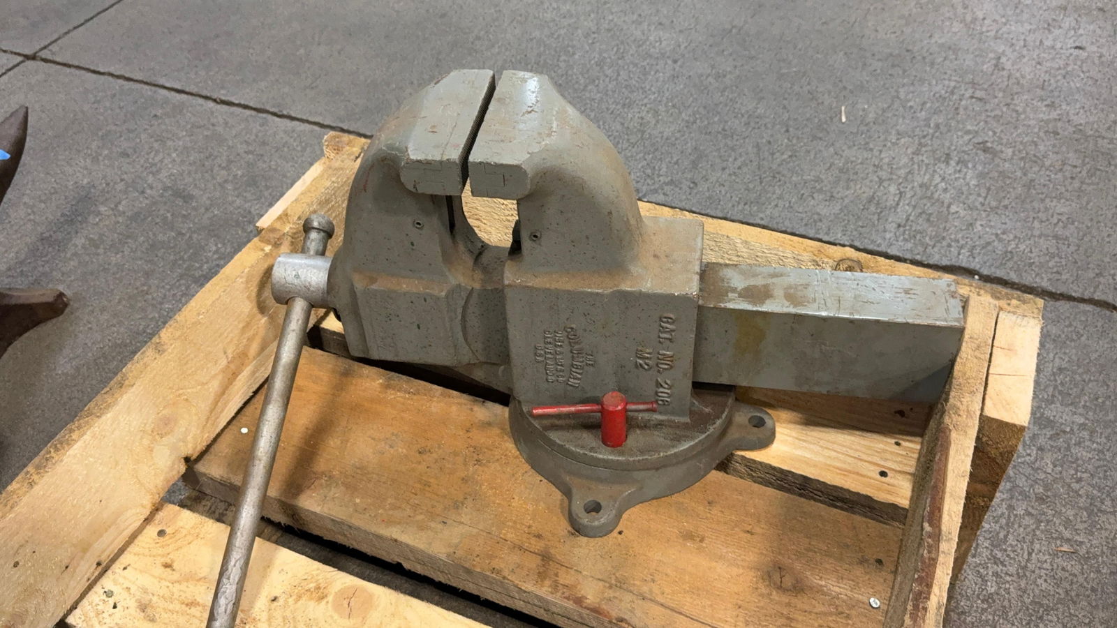 LARGE COLUMBIAN VISE M2 6" JAWS AND APPROX 12-14" OPEN (1 of 8)