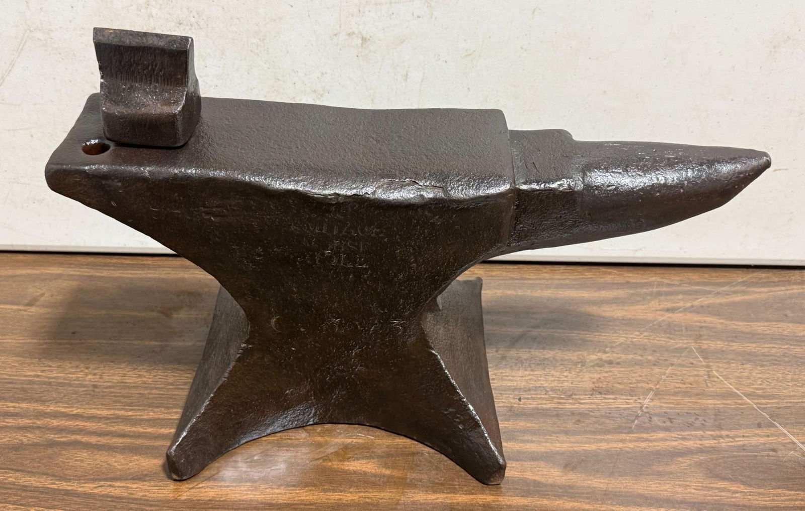 Armitage 100 Pound Mouse Hole Anvil w/ splitting hardy tool (1 of 15)