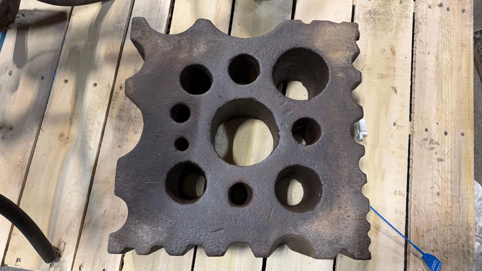 LARGE BLACKSMITHING SWAGE 18"X18".: Load-out Pick up for all online purchases for Antiques & collectibles is Monday, Tuesday, Wednesday, February 23rd, 24th, 25th At our shipper's location. We do offer shipping on all items shippable wi