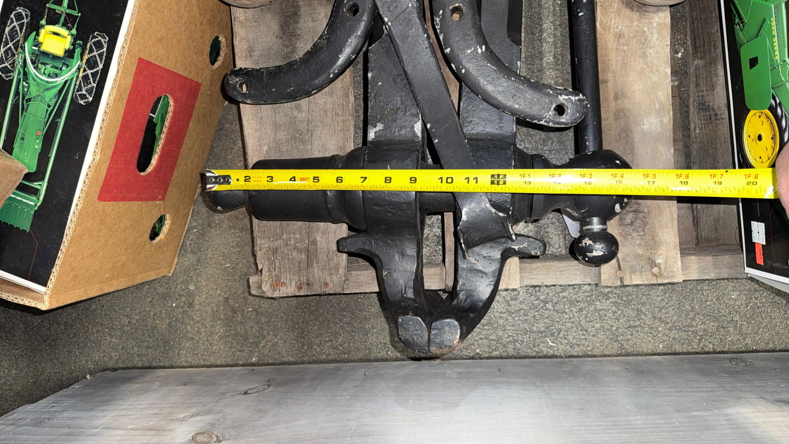 LARGE BLACKSMITHING POST VISE - 5