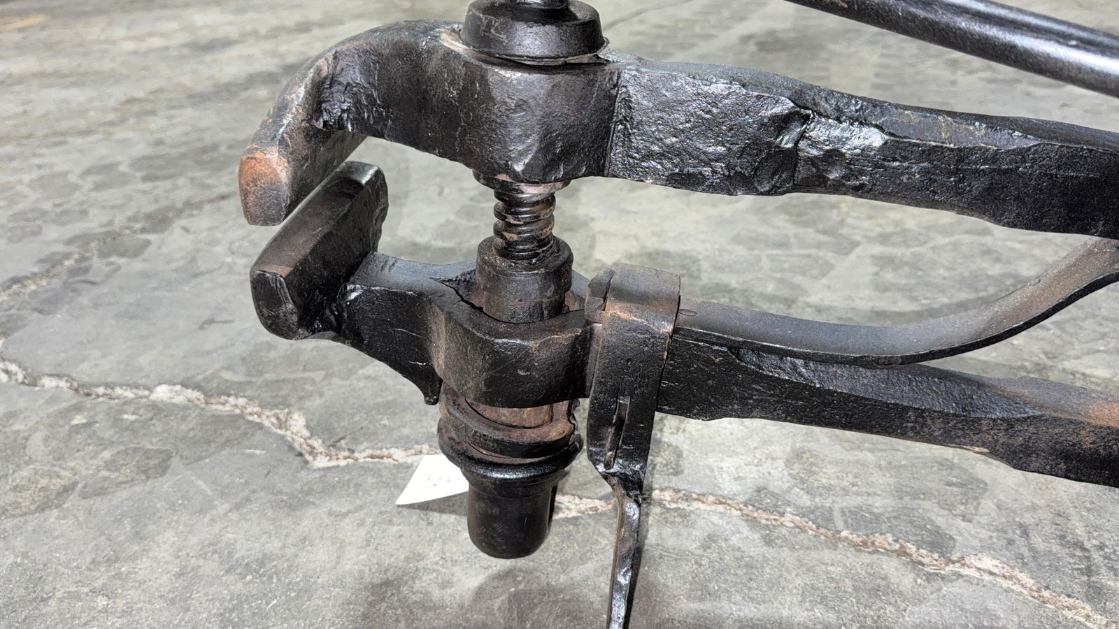 BLACKSMITH POST VISE - 4