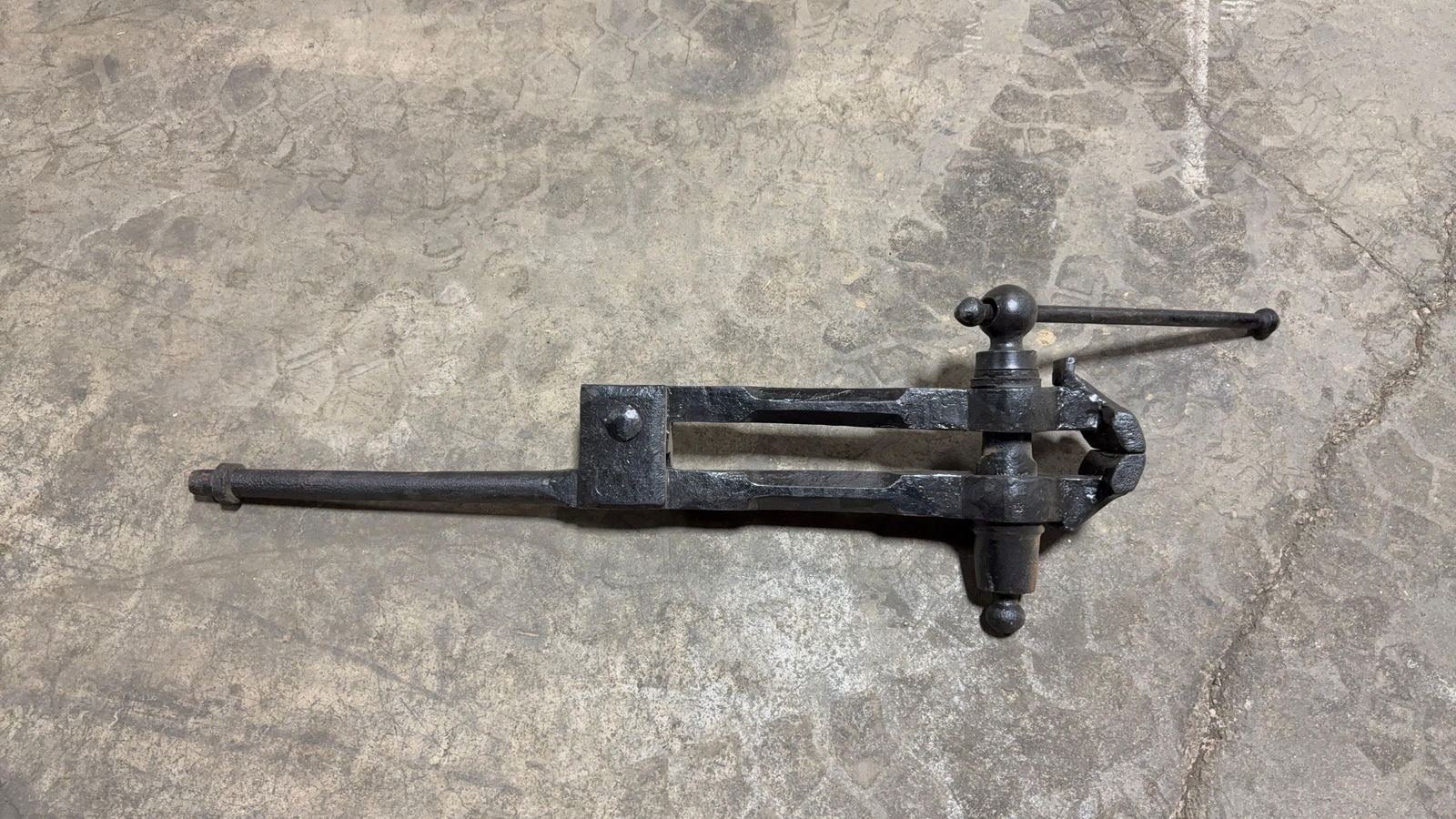 BLACKSMITH POST VISE (1 of 7)