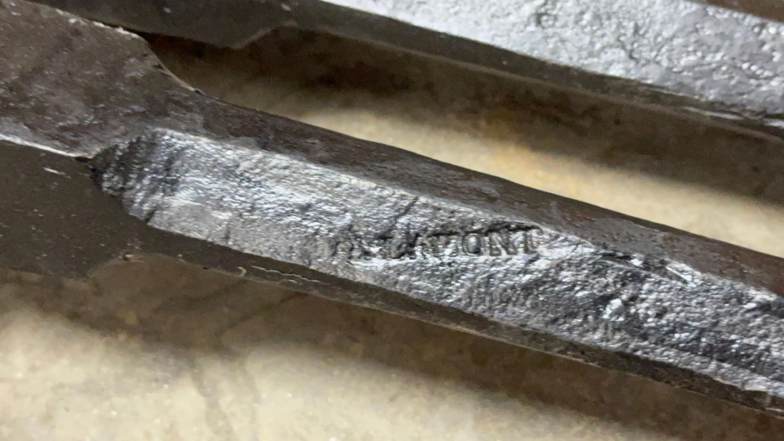 BLACKSMITH POST VISE - 2