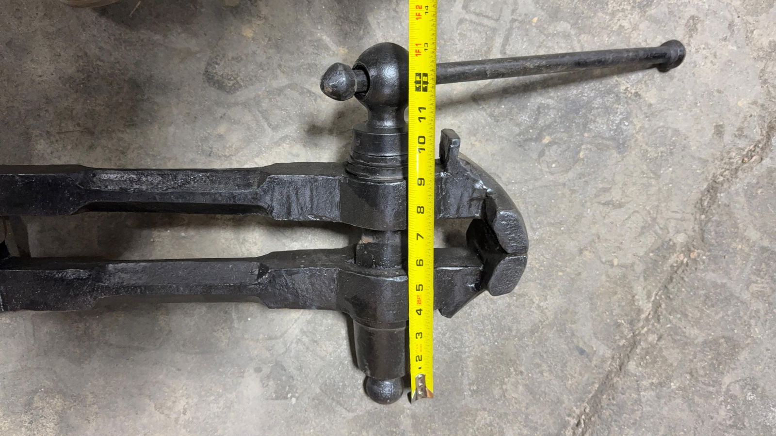 BLACKSMITH POST VISE - 6