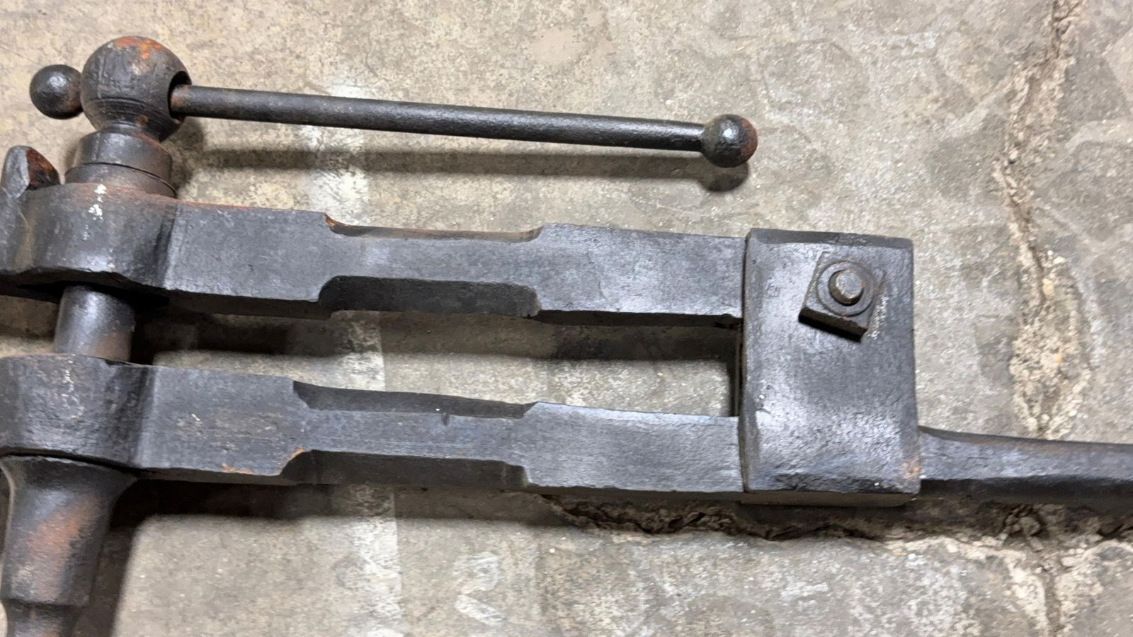 BLACKSMITH POST VISE - 5