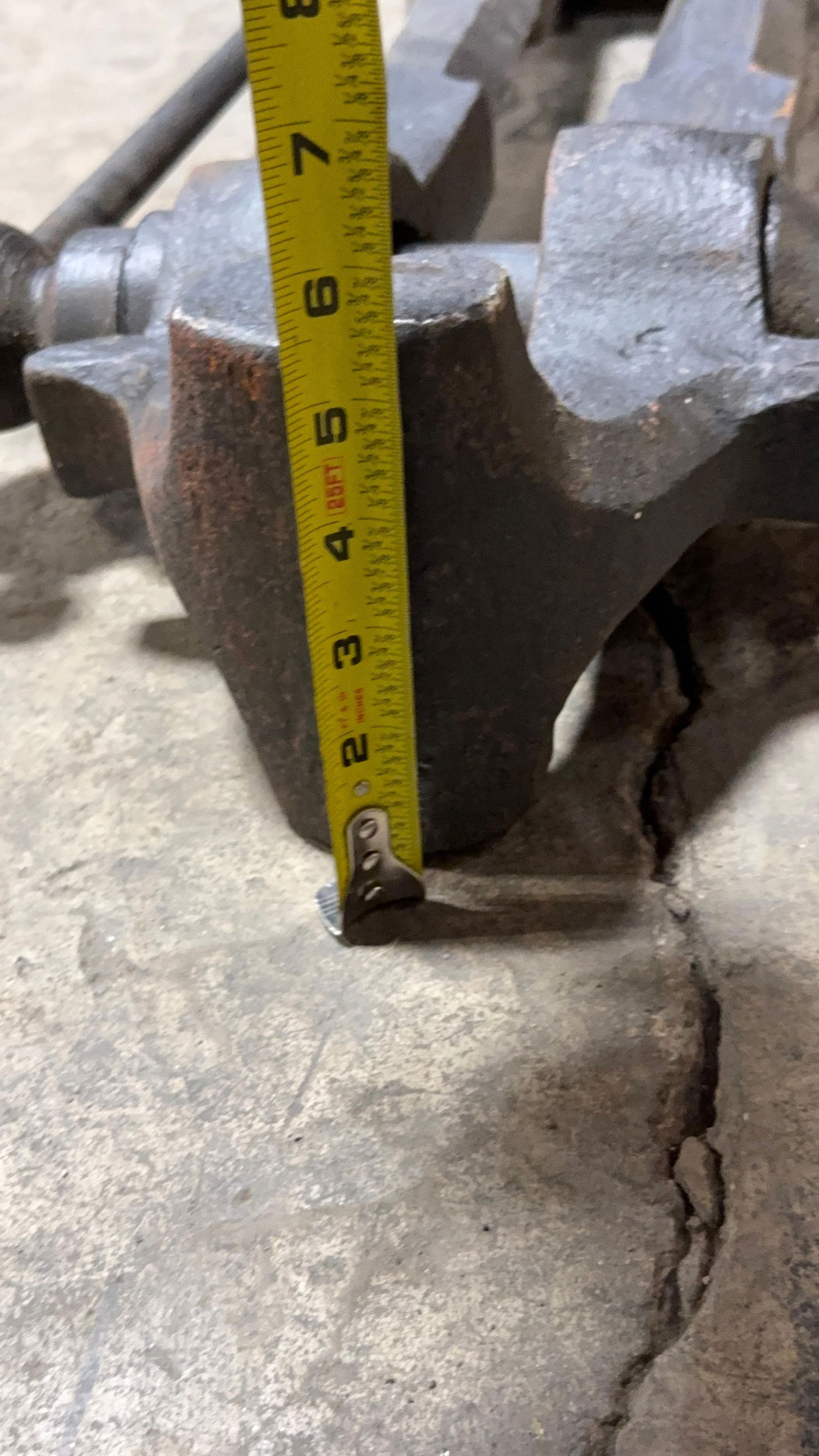 BLACKSMITH POST VISE - 6