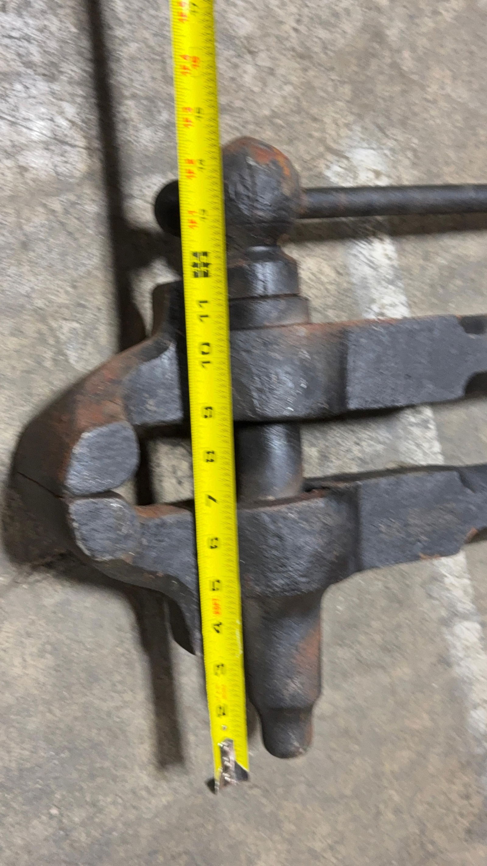 BLACKSMITH POST VISE - 7