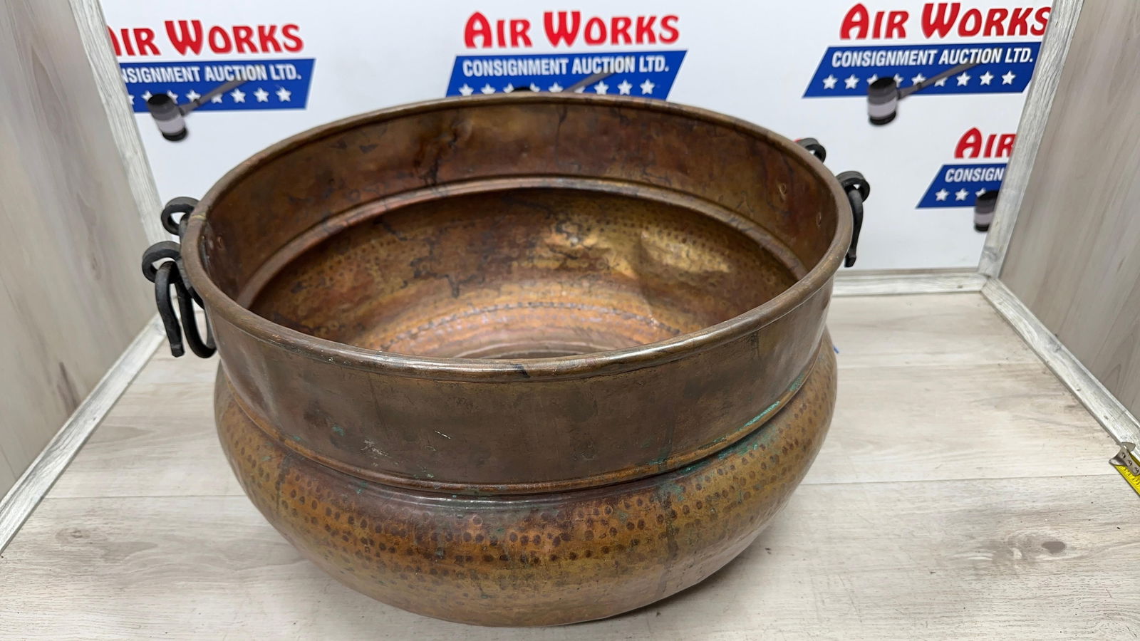 HAMMERED COPPER KETTLE: Load-out Pick up for all online purchases for Antiques & collectibles is Monday, Tuesday, Wednesday, February 23rd, 24th, 25th At our shipper's location. We do offer shipping on all items shippable wi