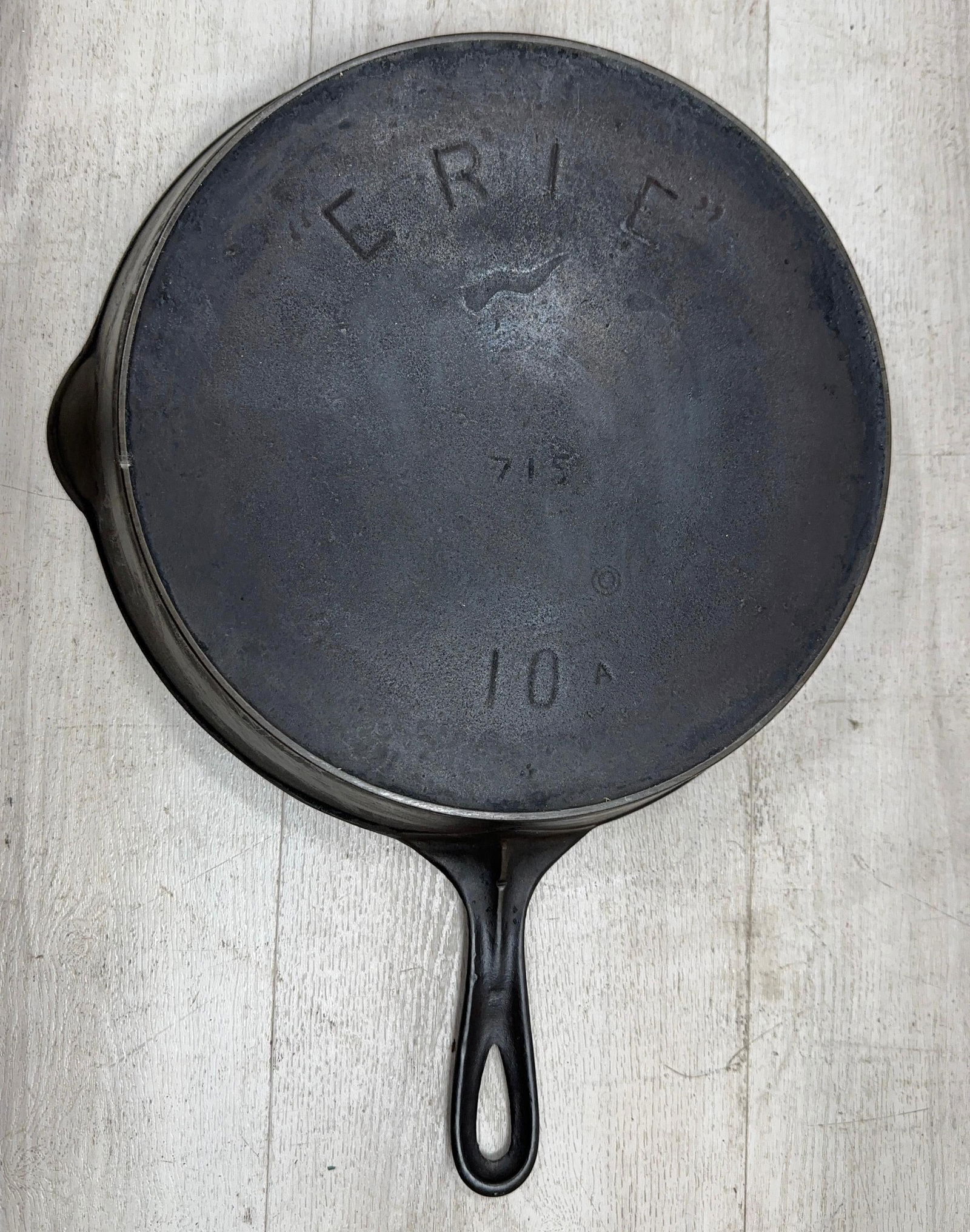 ERIE NO. 10 SKILLET WITH BULLSEYE MAKERS MARK, SITS FLAT: Load-out Pick up for all online purchases for Antiques & collectibles is Monday, Tuesday, Wednesday, February 23rd, 24th, 25th At our shipper's location. We do offer shipping on all items shippable wi