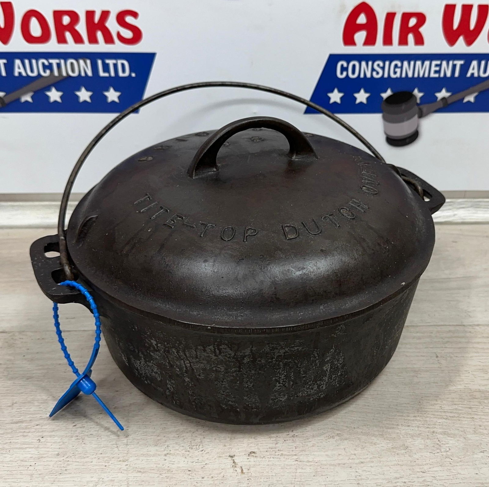 GRISWOLD NO. 8 DUTCH OVEN LARGE BLOCK WITH LID: Load-out Pick up for all online purchases for Antiques & collectibles is Monday, Tuesday, Wednesday, February 23rd, 24th, 25th At our shipper's location. We do offer shipping on all items shippable wi