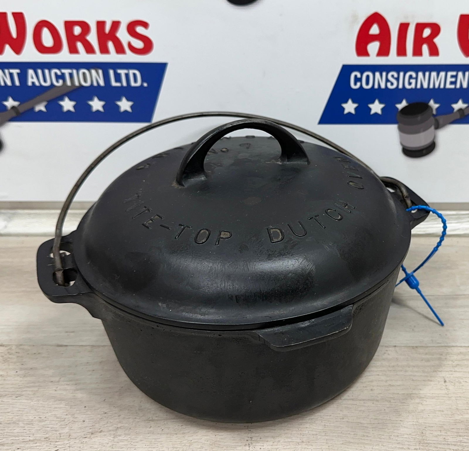 GRISWOLD LARGE BLOCK NO 7 DUTCH OVEN WITH LID: Load-out Pick up for all online purchases for Antiques & collectibles is Monday, Tuesday, Wednesday, February 23rd, 24th, 25th At our shipper's location. We do offer shipping on all items shippable wi