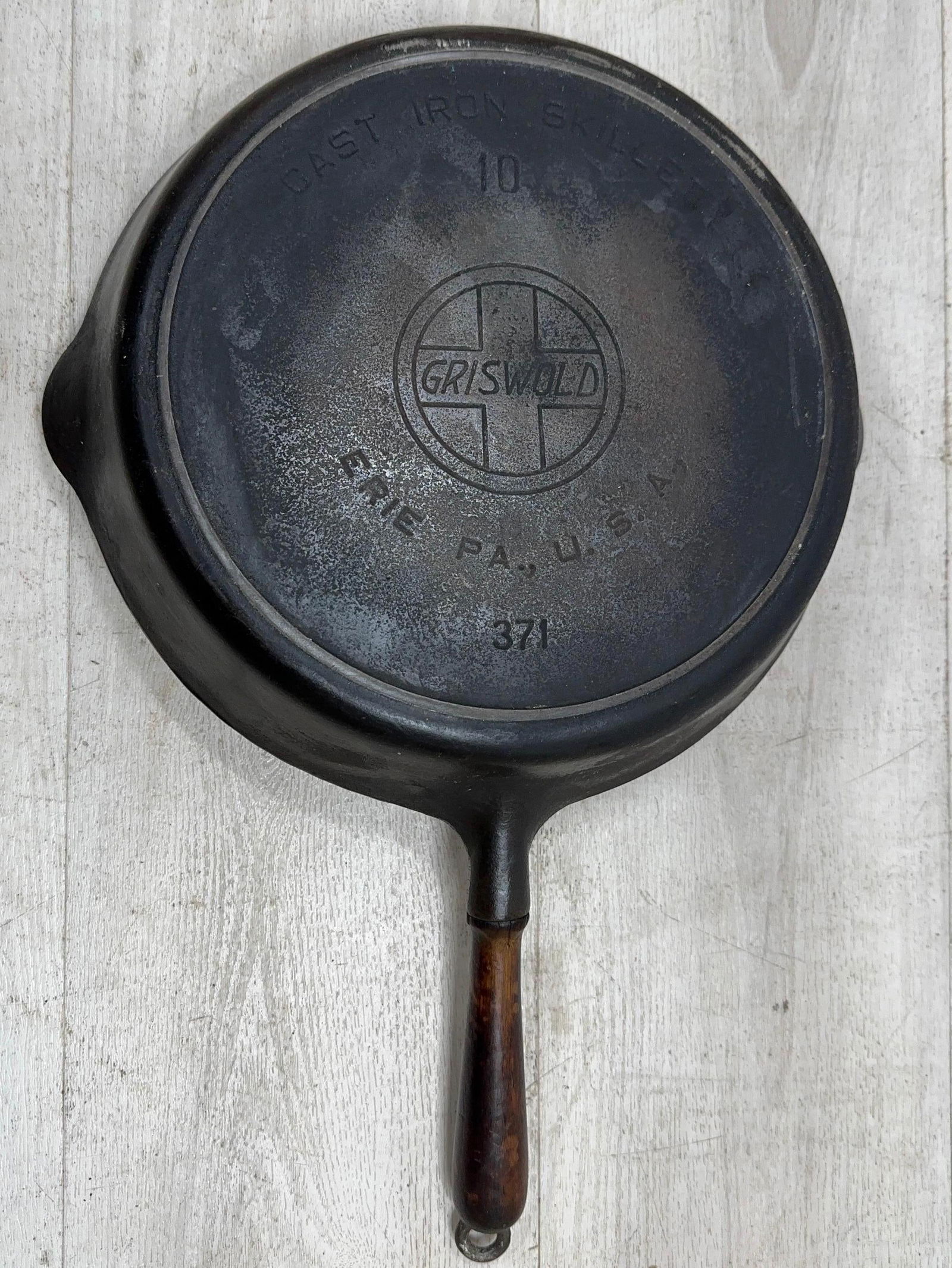 GRISWOLD NO. 10 SLANT EPU SKILLET WITH WOOD HANDLE: Load-out Pick up for all online purchases for Antiques & collectibles is Monday, Tuesday, Wednesday, February 23rd, 24th, 25th At our shipper's location. We do offer shipping on all items shippable wi