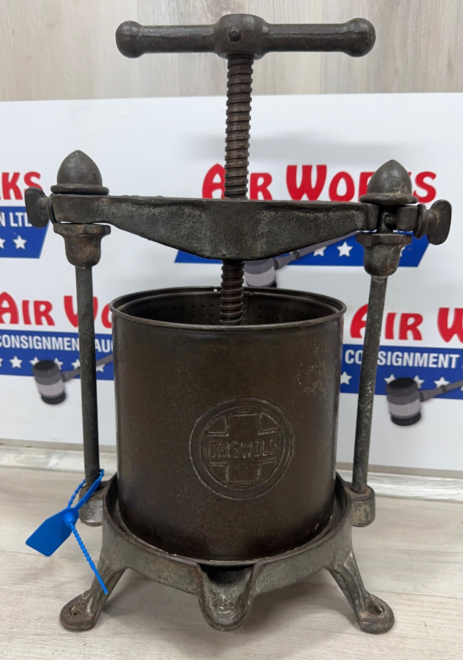 GRISWOLD NO. 4 FRUIT AND LARD PRESS: Load-out Pick up for all online purchases for Antiques & collectibles is Monday, Tuesday, Wednesday, February 23rd, 24th, 25th At our shipper's location. We do offer shipping on all items shippable wi