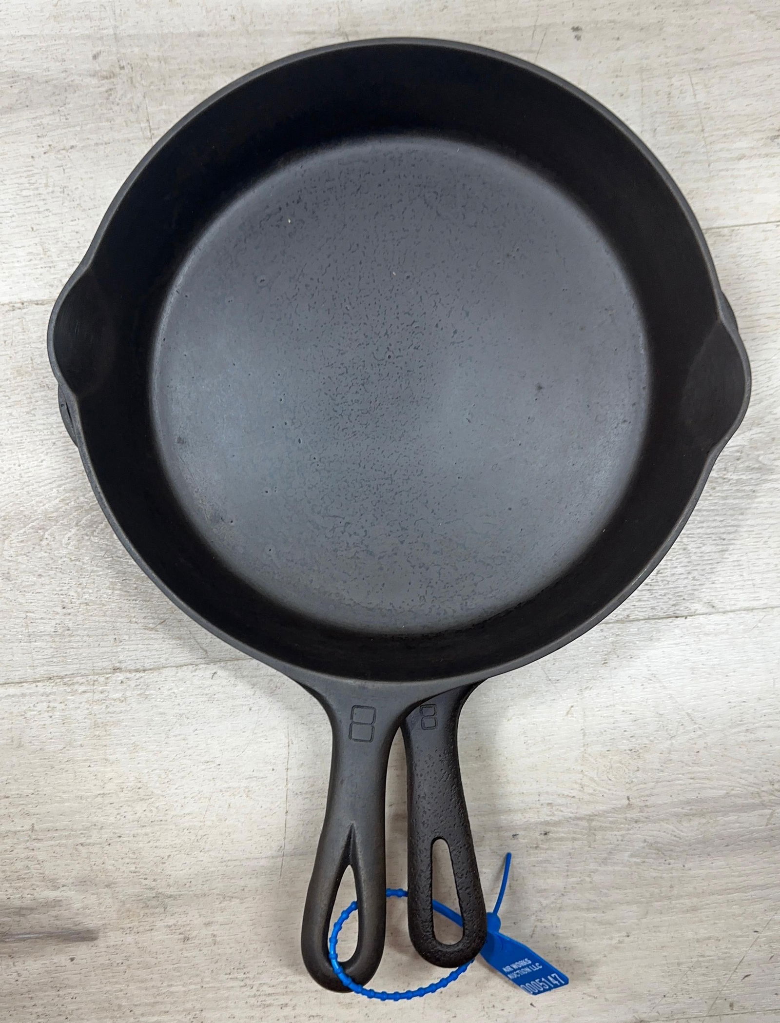 PAIR OF GRISWOLD NO. 8 SKILLETS SMALL LOGO (1 of 5)