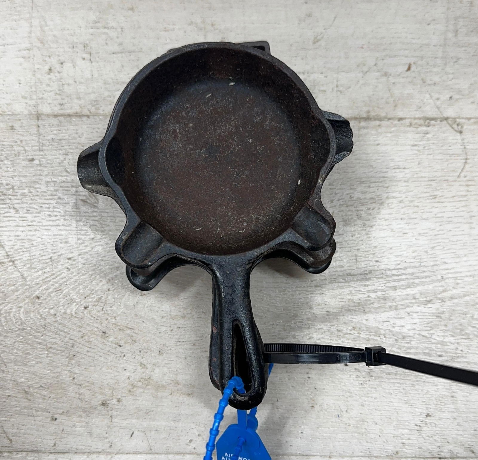 (5) ASSORTED ASH TRAYS. GRISWOLD AND OTHERS (1 of 8)