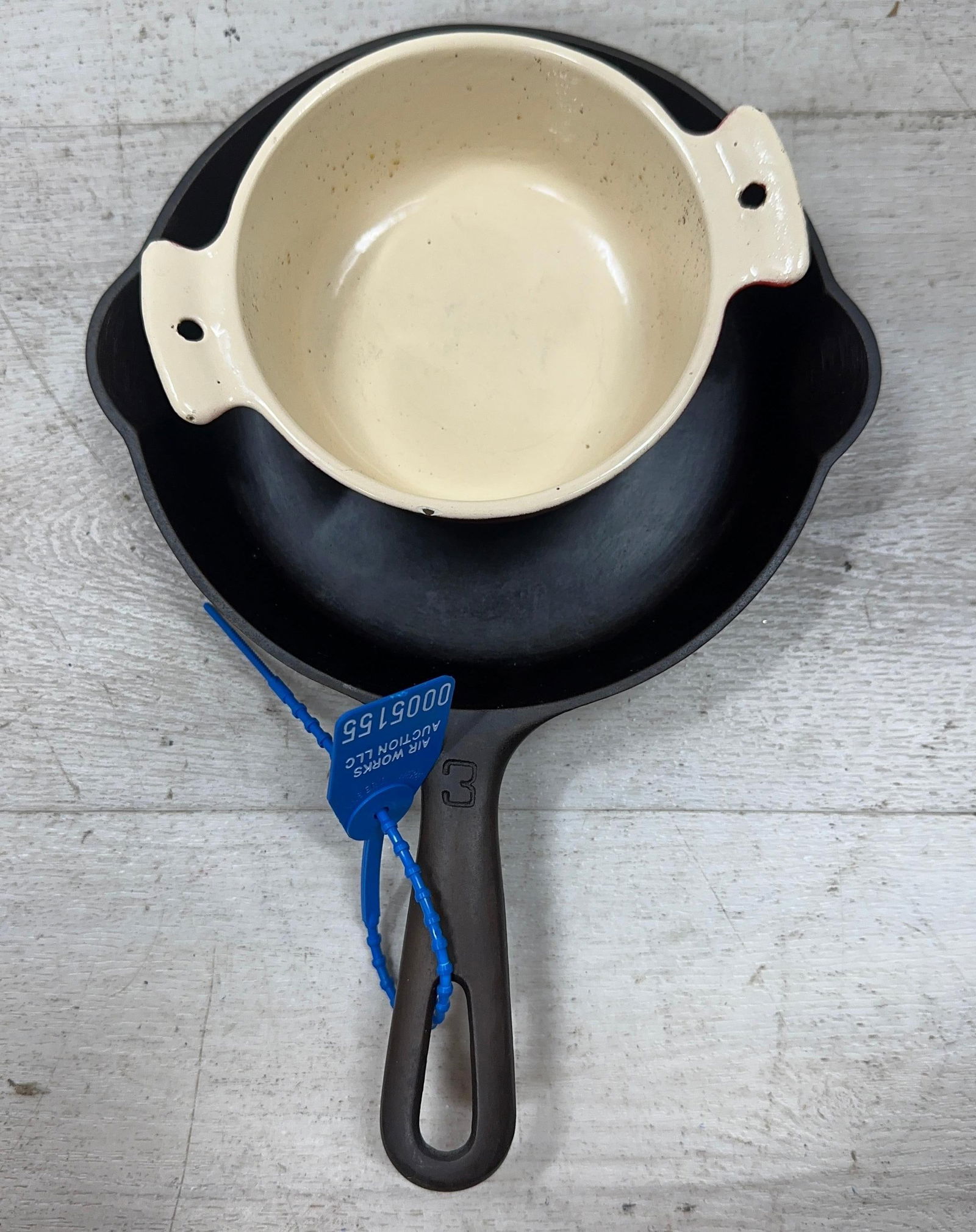 GRISWOLD NO. 3 SMALL LOGO AND GRISWOLD 67 DUTCH OVEN. NO LID (1 of 5)