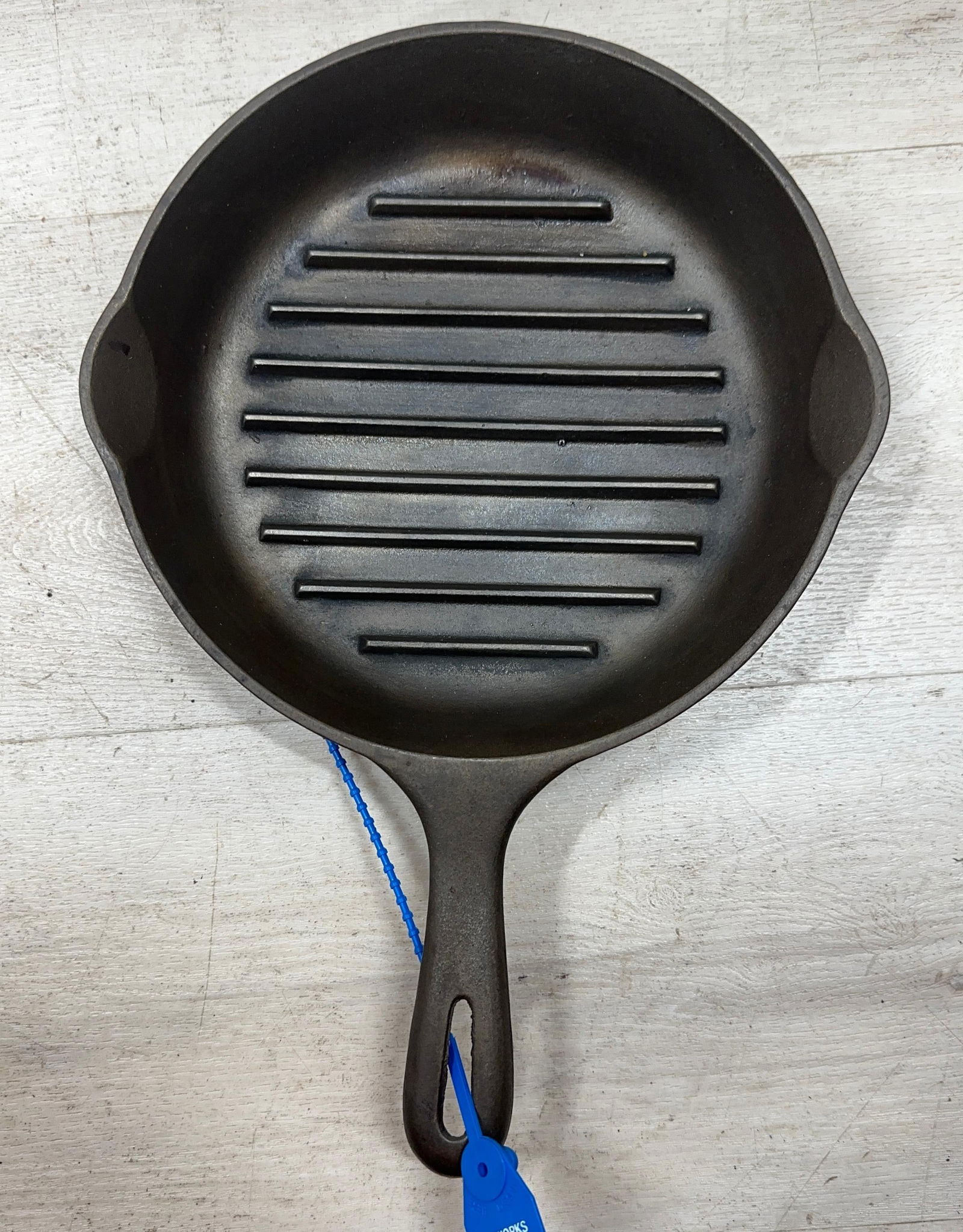 WAGNER NO. 1126 RIBBED 9" SKILLET: Load-out Pick up for all online purchases for Antiques & collectibles is Monday, Tuesday, Wednesday, February 23rd, 24th, 25th At our shipper's location. We do offer shipping on all items shippable wi