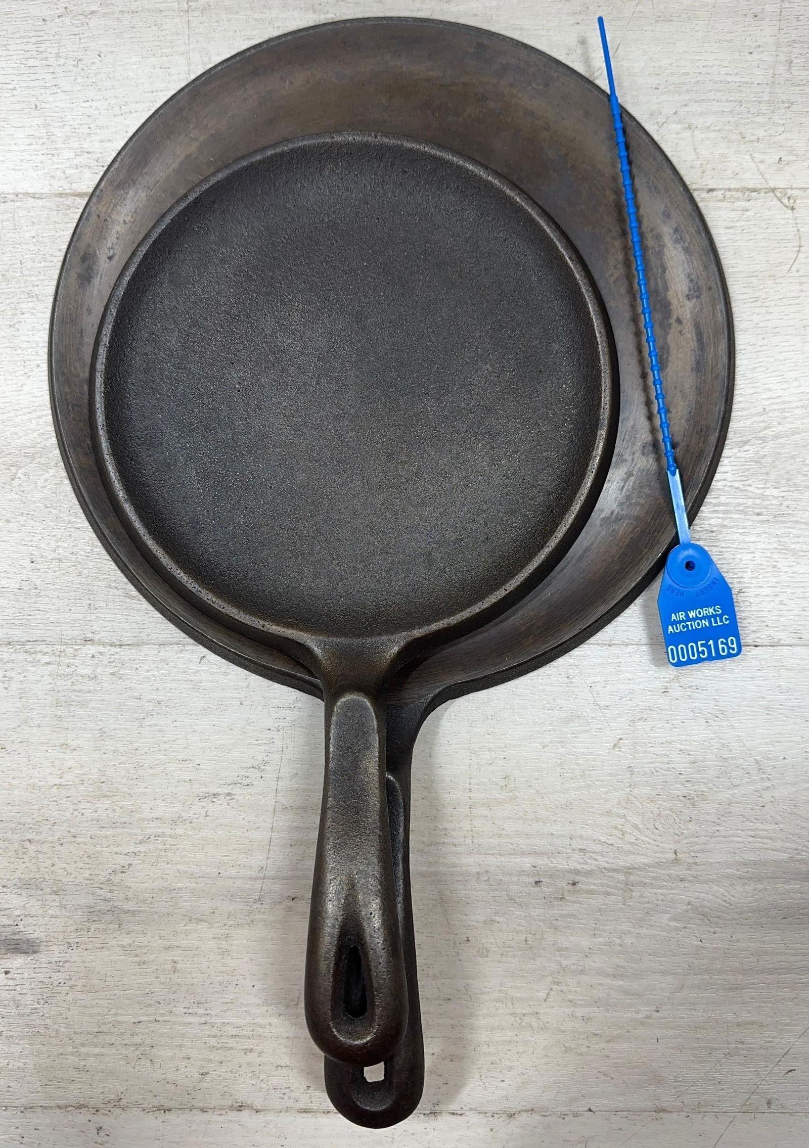 2 MODERN WAGNER ROUND GRIDDLES. 10.25' AND 8.5". (1 of 5)