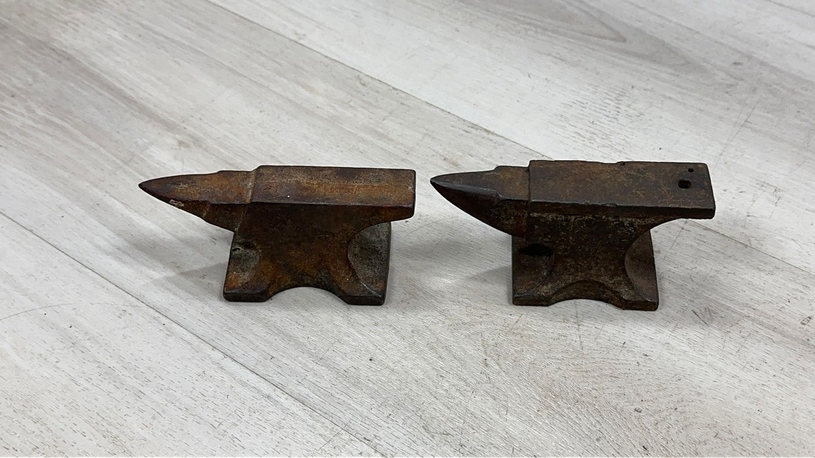 3 MINI ANVILS - 6