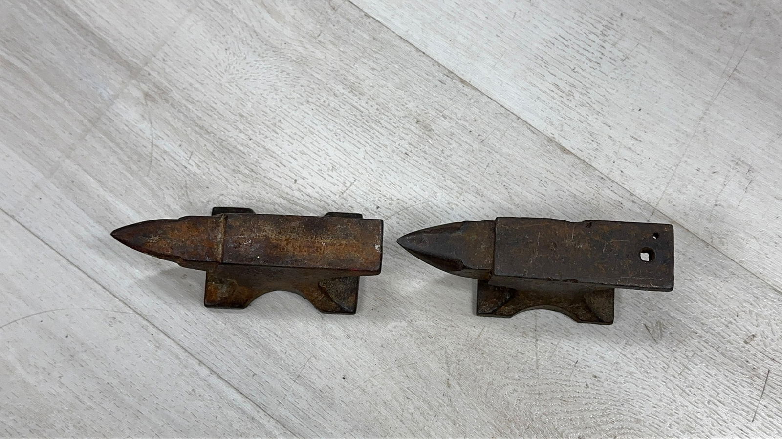 3 MINI ANVILS - 7
