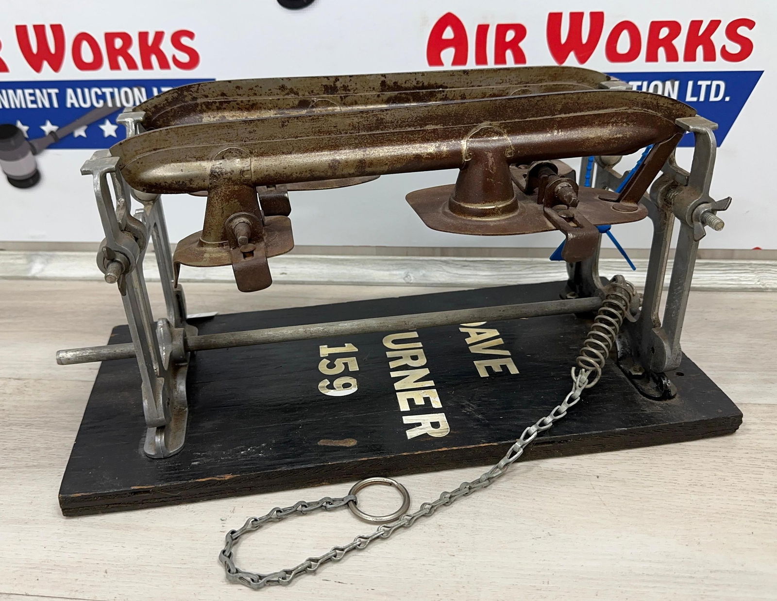 UNUSUAL SKATE SHARPENING CLAMP W/SKATES: Load-out Pick up for all online purchases for Antiques & collectibles is Monday, Tuesday, Wednesday, February 23rd, 24th, 25th At our shipper's location. We do offer shipping on all items shippable