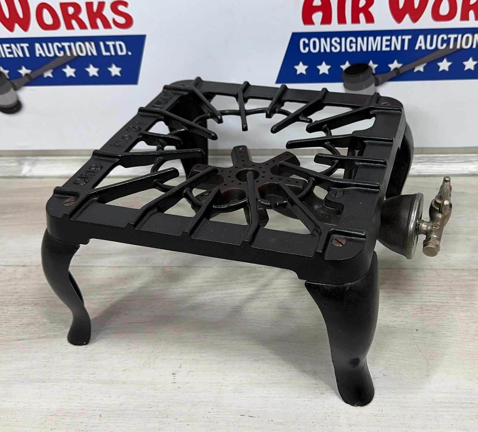 GRISWOLD NO. 31 GAS STOVE. MINT CONDITION! (1 of 8)