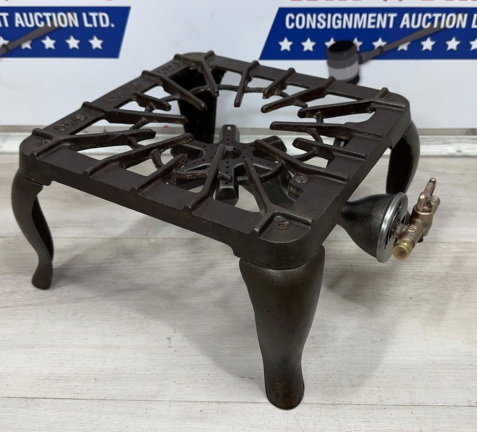 GRISWOLD NO. 31 GAS STOVE. GREAT SHAPE: Load-out Pick up for all online purchases for Antiques & collectibles is Monday, Tuesday, Wednesday, February 23rd, 24th, 25th At our shipper's location. We do offer shipping on all items shippable wi