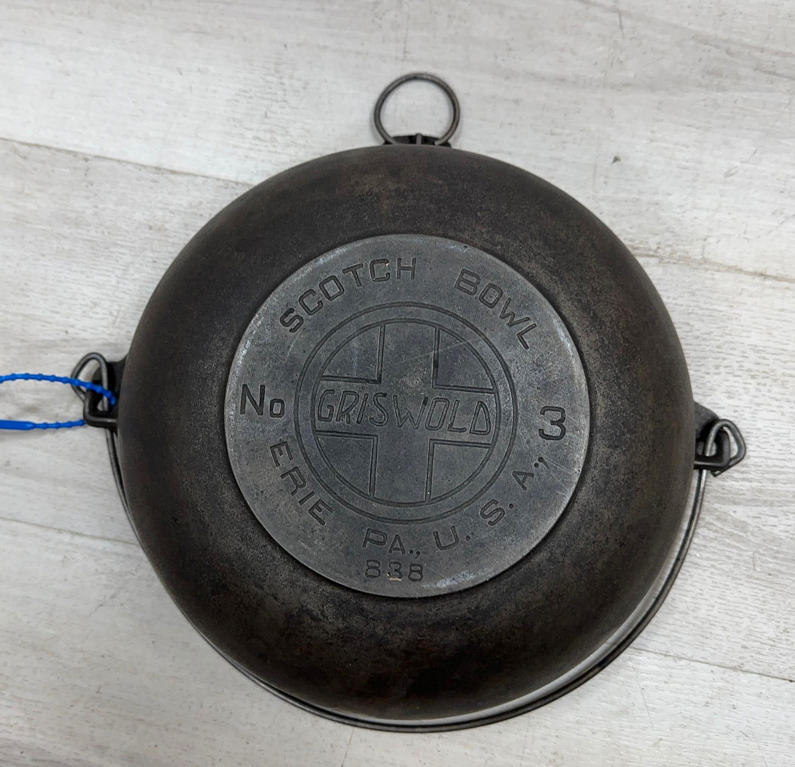 Griswold Cast Iron scotch bowl no. 3 Slant Block Logo & Raised Number 3 P/N 838: Load-out Pick up for all online purchases for Antiques & collectibles is Monday, Tuesday, Wednesday, February 23rd, 24th, 25th At our shipper's location. We do offer shipping on all items shippable wi