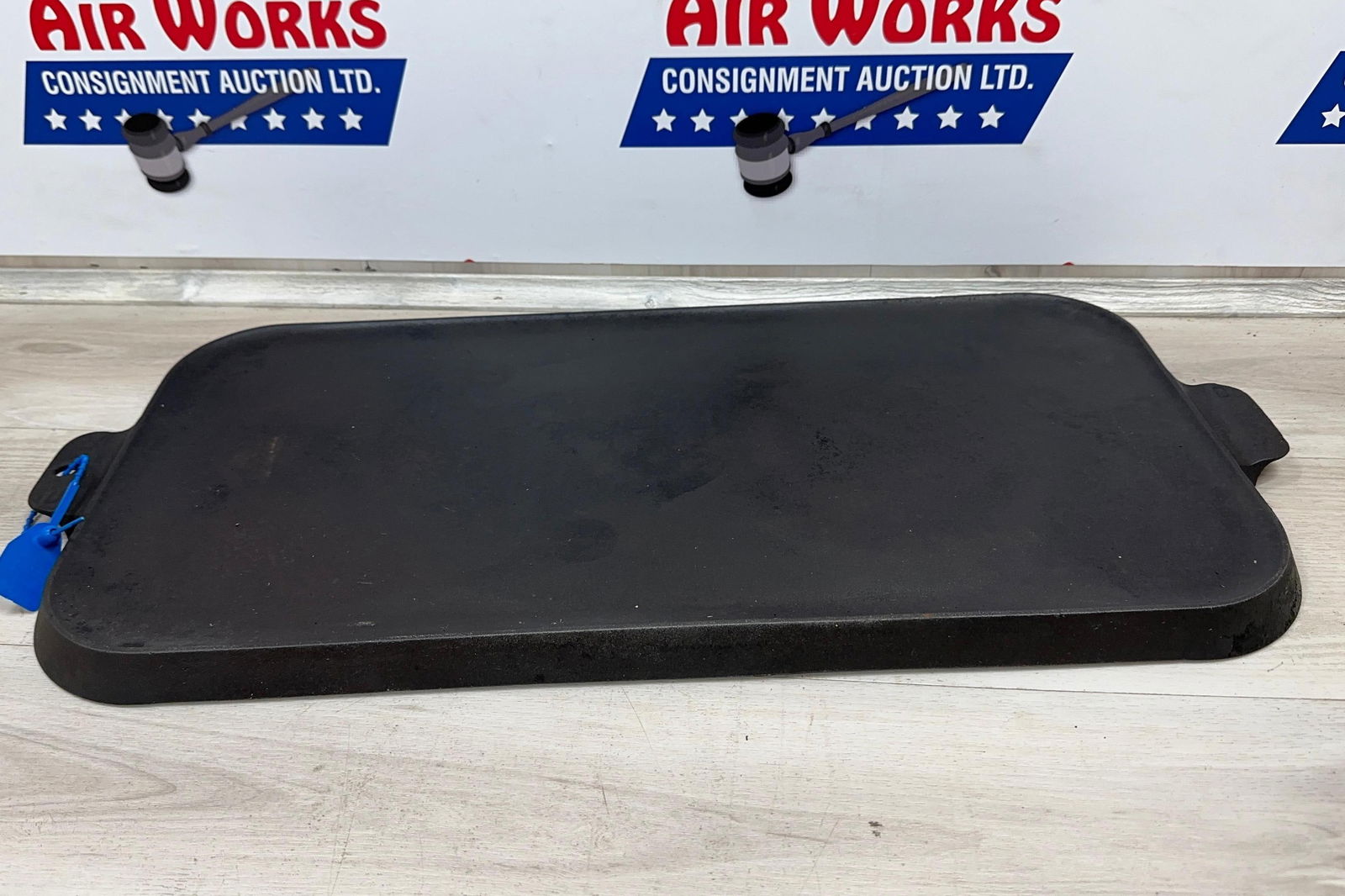 GRISWOLD NO. 10 LONG GRIDDLE SMALL LOGO #910: Load-out Pick up for all online purchases for Antiques & collectibles is Monday, Tuesday, Wednesday, February 23rd, 24th, 25th At our shipper's location. We do offer shipping on all items shippable wi