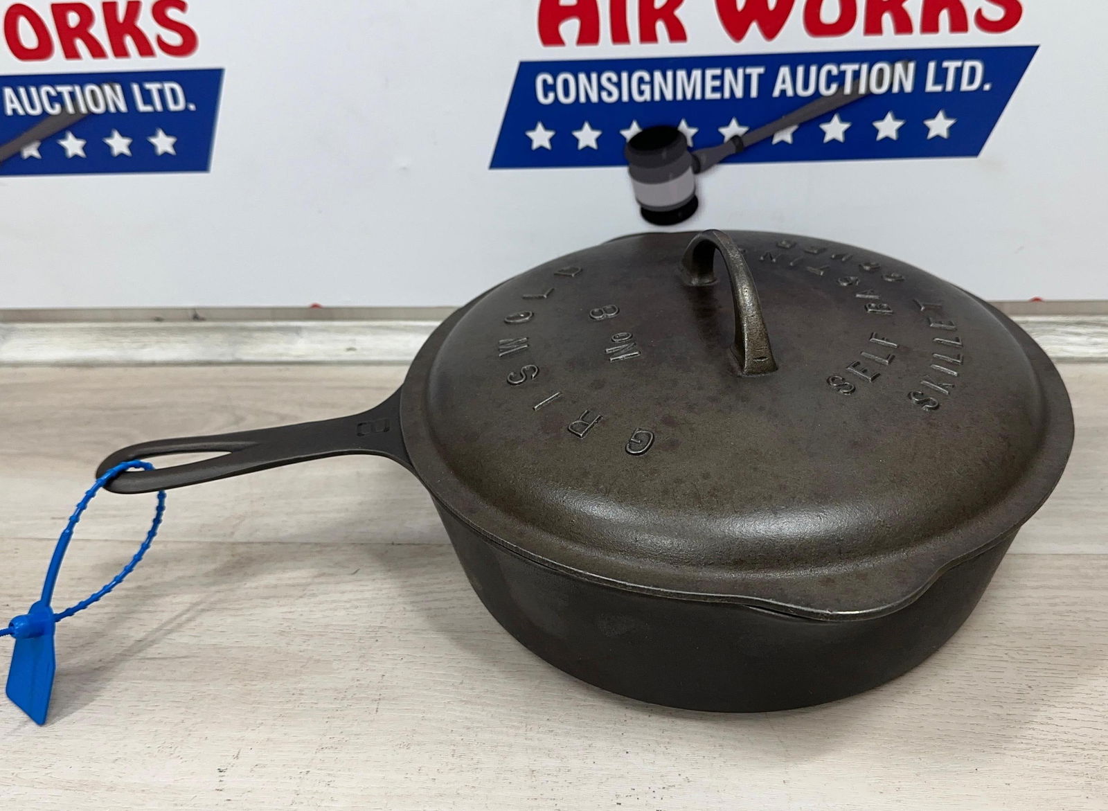 GRISWOLD NO. 8 SKILLET WITH LARGE BLOCK LID: Load-out Pick up for all online purchases for Antiques & collectibles is Monday, Tuesday, Wednesday, February 23rd, 24th, 25th At our shipper's location. We do offer shipping on all items shippable wi