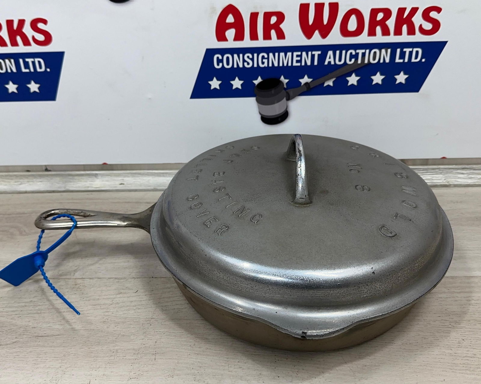 GRISWOLD NO. 8 CHROMECAST LARGE LOGO SKILLET: Load-out Pick up for all online purchases for Antiques & collectibles is Monday, Tuesday, Wednesday, February 23rd, 24th, 25th At our shipper's location. We do offer shipping on all items shippable wi
