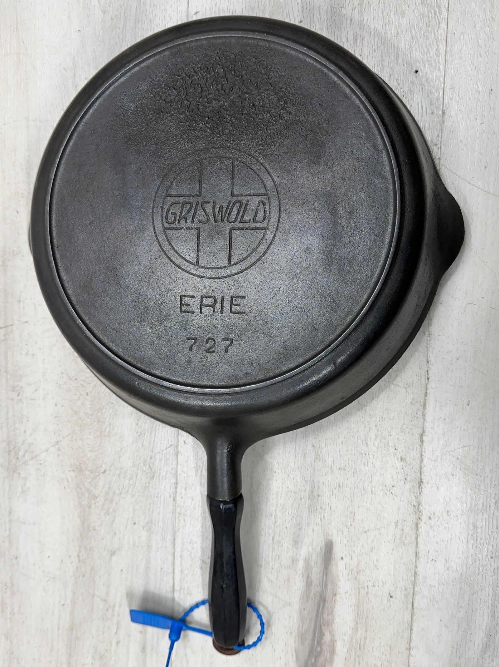 Griswold Cast Iron #9 Erie 727 Wood Handle Skillet: Load-out Pick up for all online purchases for Antiques & collectibles is Monday, Tuesday, Wednesday, February 23rd, 24th, 25th At our shipper's location. We do offer shipping on all items shippable wi