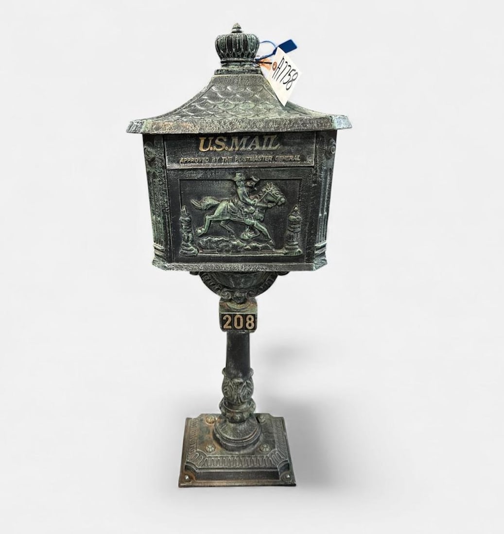 VINTAGE METAL MAILBOX WITH KEYS (1 of 10)