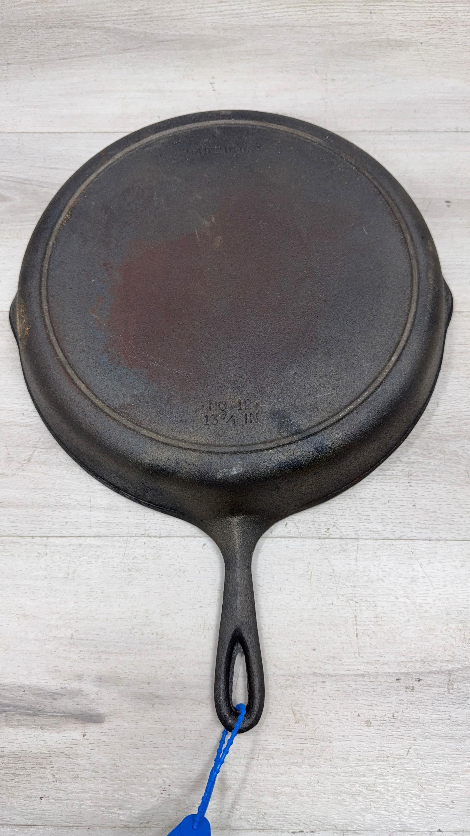 CAST IRON SKILLET. MADE IN US NO. 12 (1 of 5)