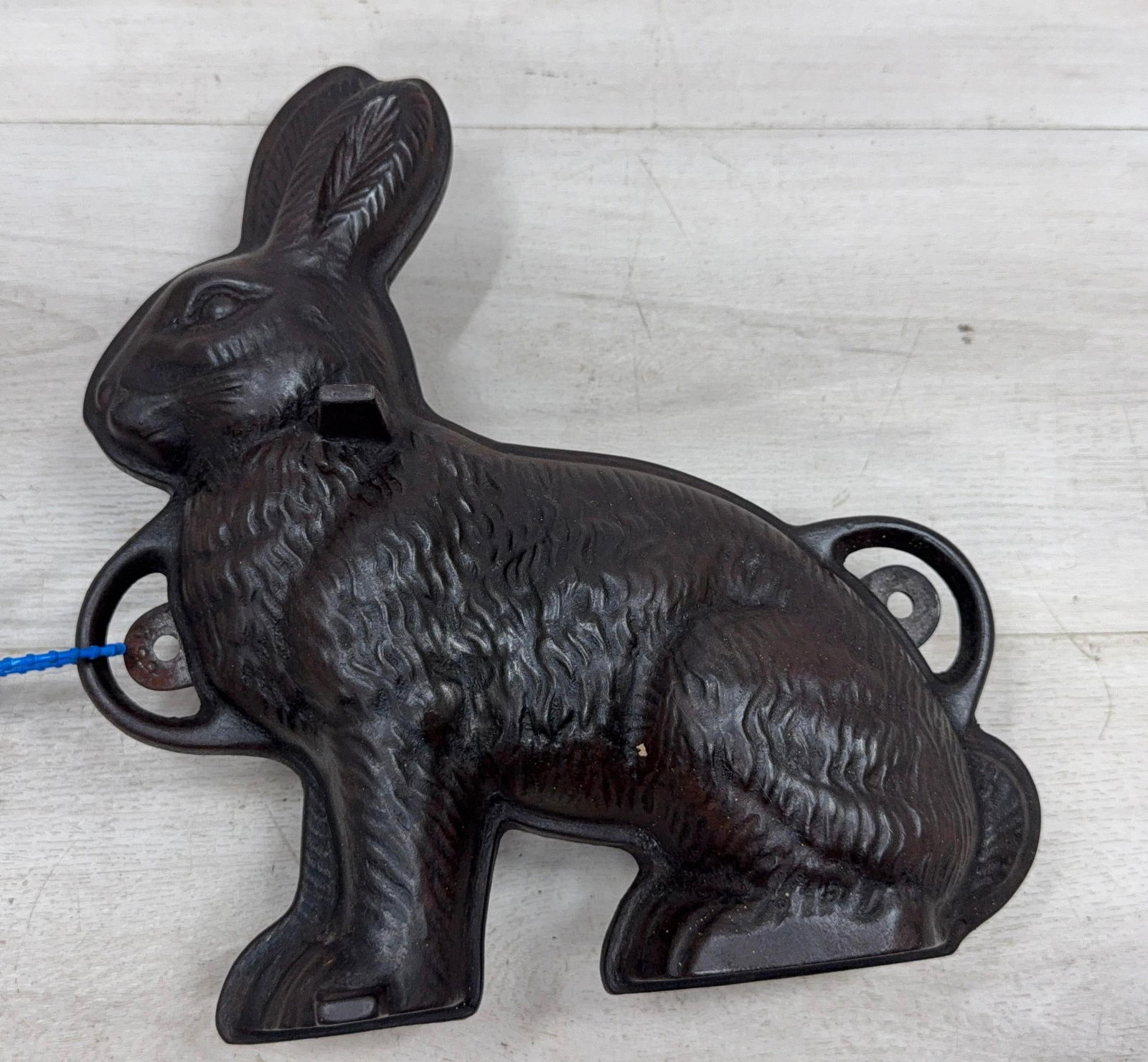 GRISWOLD CAST IRON RABBIT MOLD (1 of 5)
