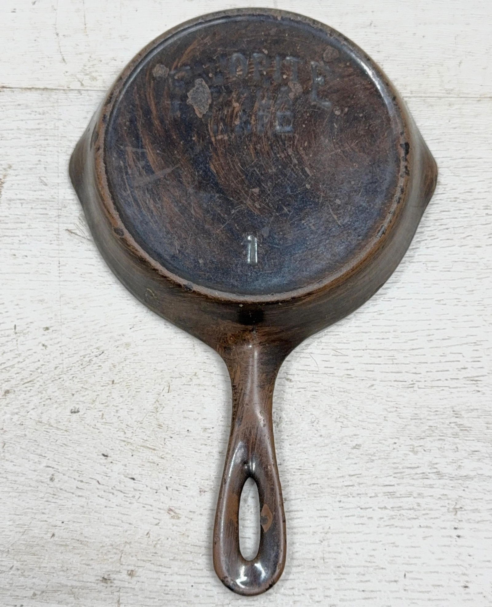 FAVORITE PIQUA WARE #1 TOY SKILLET IN MOHAGANY SWIRL ENAMEL: Load-out Pick up for all online purchases for Antiques & collectibles is Monday, Tuesday, Wednesday, February 23rd, 24th, 25th At our shipper's location. We do offer shipping on all items shippable wi