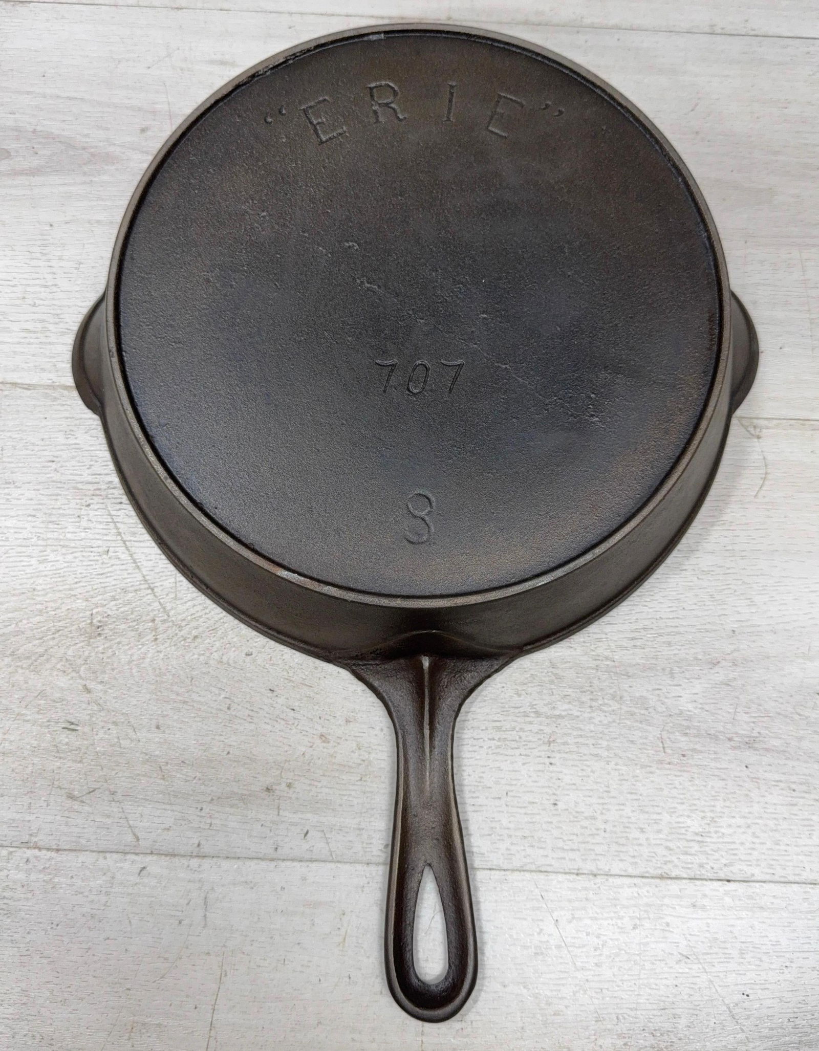 ERIE #8 CAST IRON SKILLET (1 of 4)