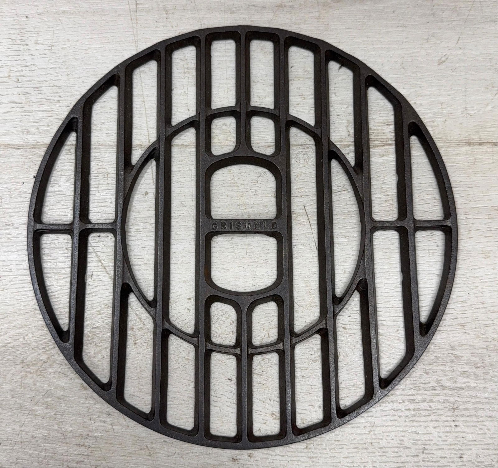 GRISWOLD #299 CAST IRON SKILLET GRILL: Load-out Pick up for all online purchases for Antiques & collectibles is Monday, Tuesday, Wednesday, February 23rd, 24th, 25th At our shipper's location. We do offer shipping on all items shippable wi