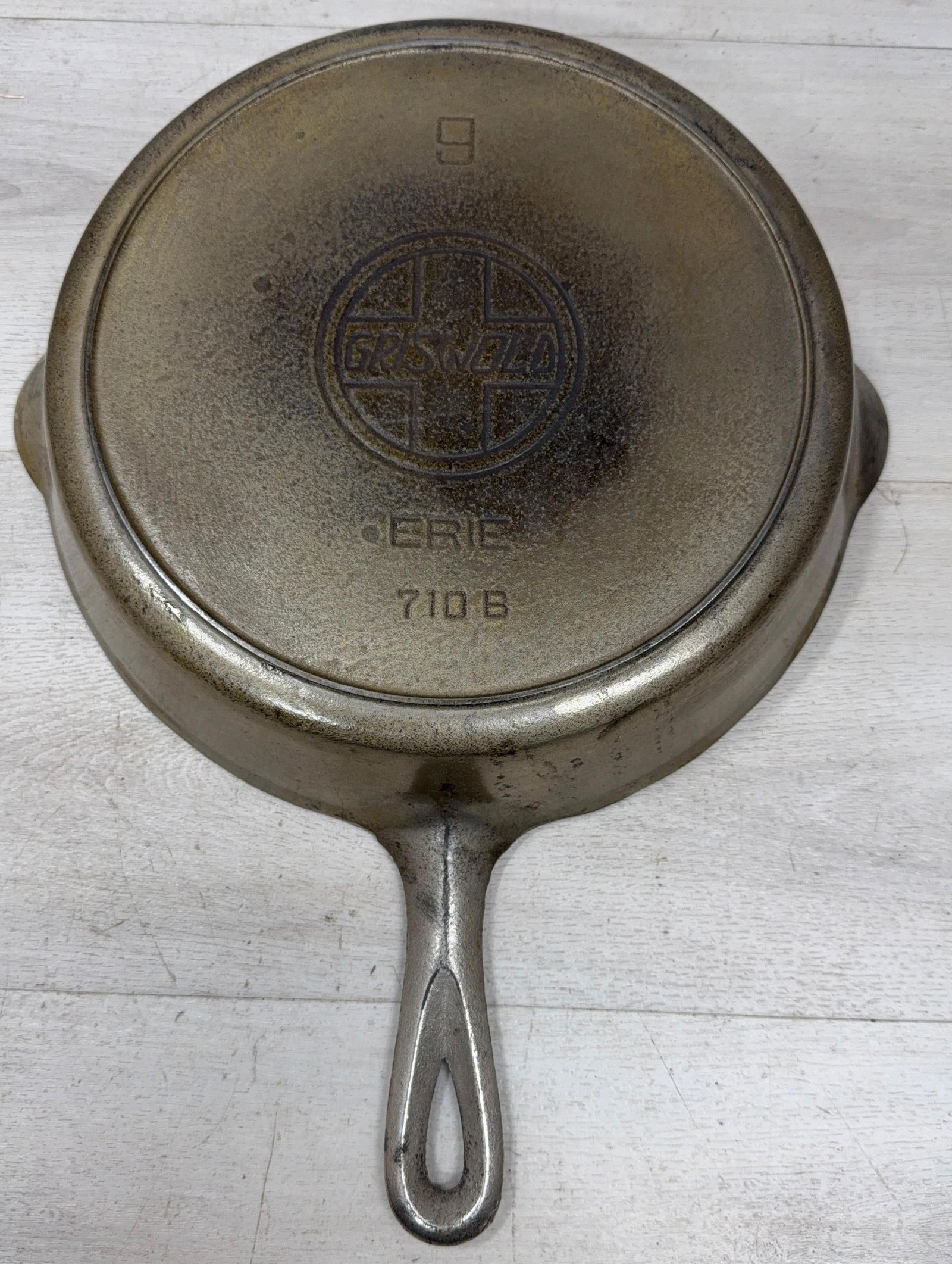 GRISWOLD #9 SLANT "ERIE" CAST IRON SKILLET, PLATED, HAIRLINE CRACK: Load-out Pick up for all online purchases for Antiques & collectibles is Monday, Tuesday, Wednesday, February 23rd, 24th, 25th At our shipper's location. We do offer shipping on all items shippable wi