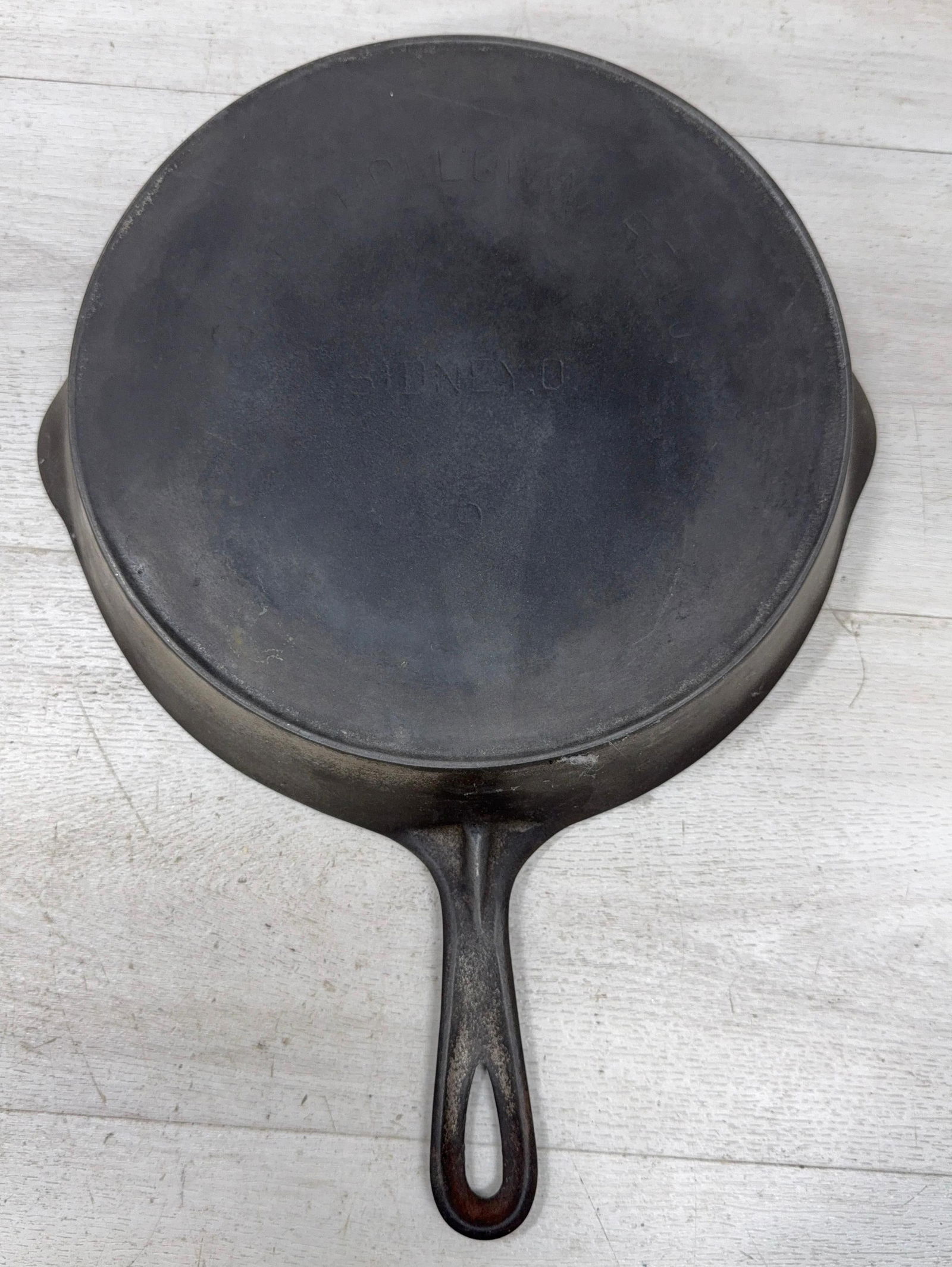 SIDNEY HOLLOWWARE, SIDNEY OHIO #9 CAST IRON SKILLET (1 of 6)