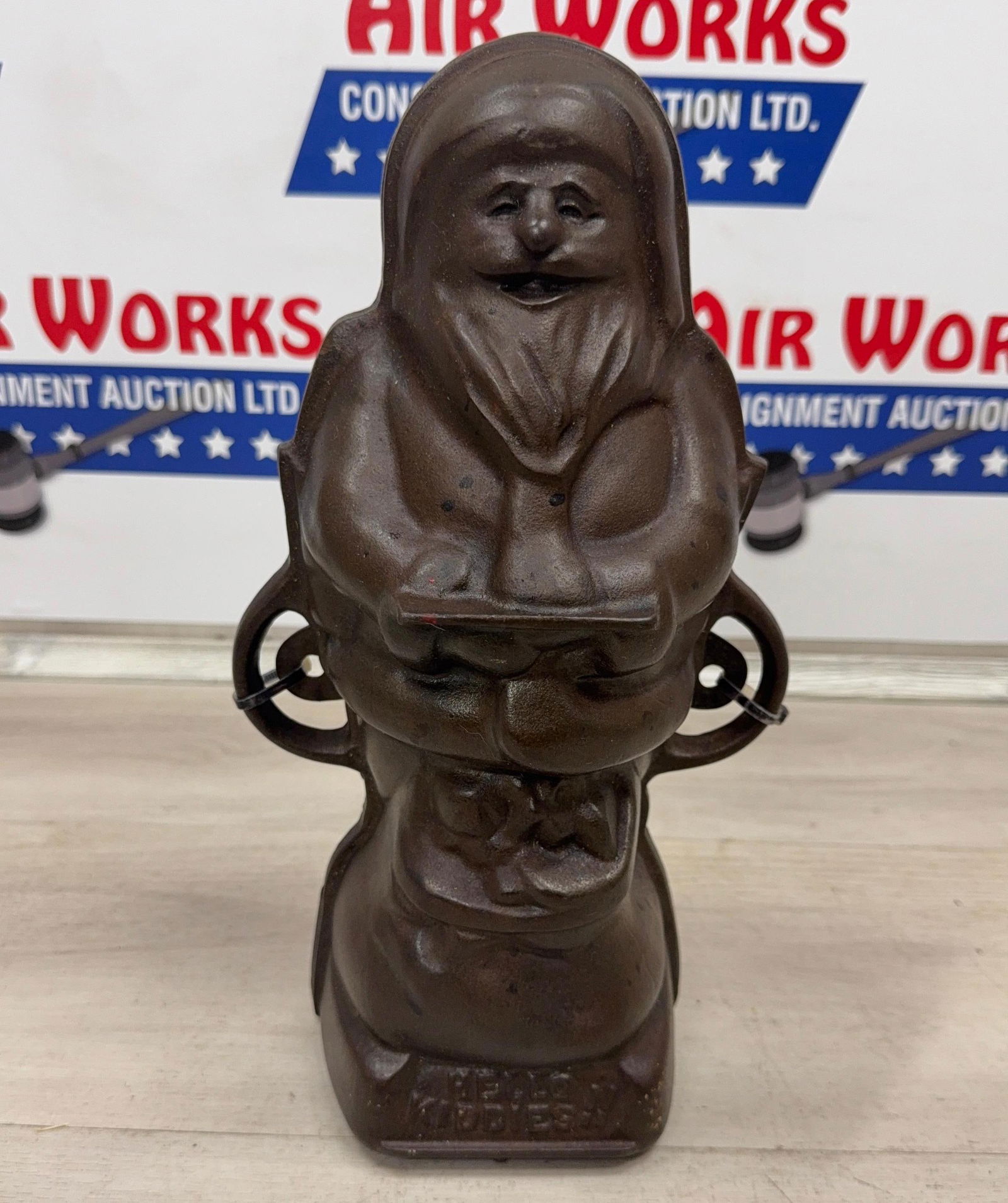 GRISWOLD SANTA MOLD NO. 897: Load-out Pick up for all online purchases for Antiques & collectibles is Monday, Tuesday, Wednesday, February 23rd, 24th, 25th At our shipper's location. We do offer shipping on all items shippable wi