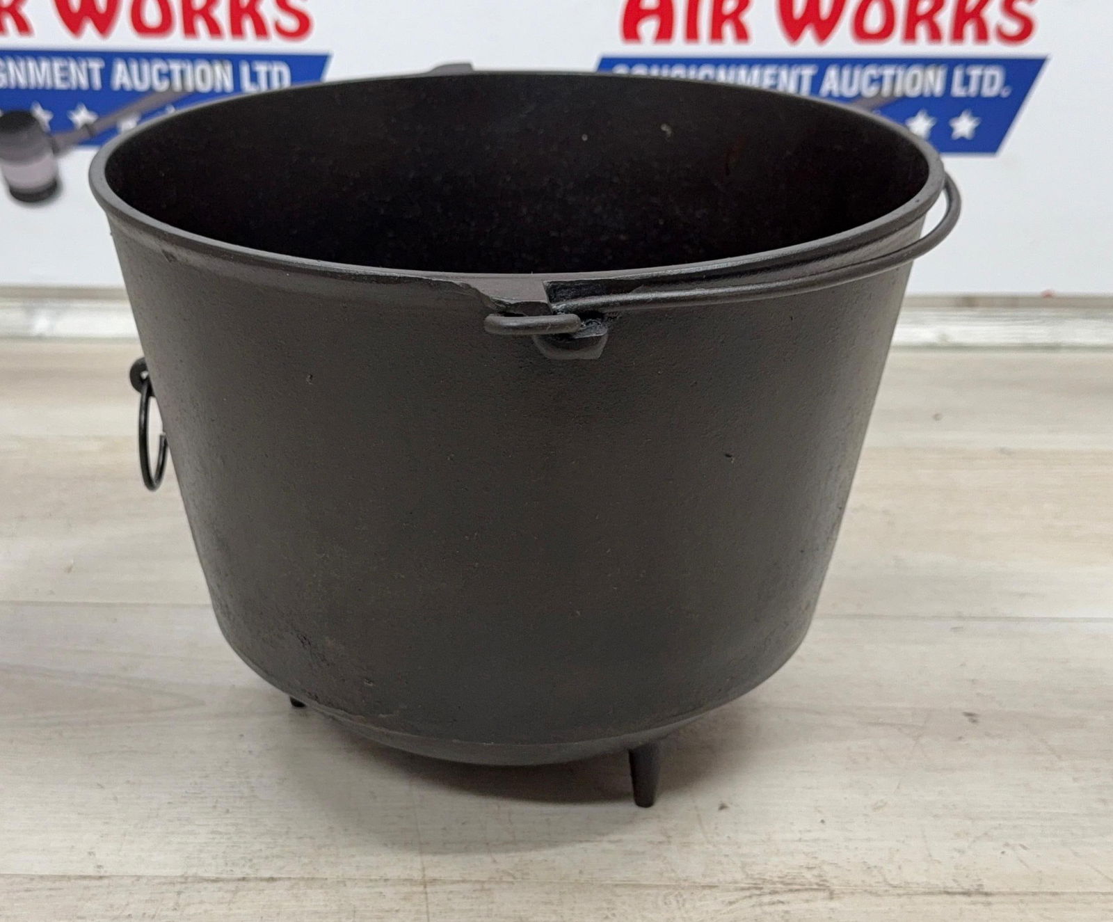 ERIE NO. 8 BEAN POT: Load-out Pick up for all online purchases for Antiques & collectibles is Monday, Tuesday, Wednesday, February 23rd, 24th, 25th At our shipper's location. We do offer shipping on all items shippable wi