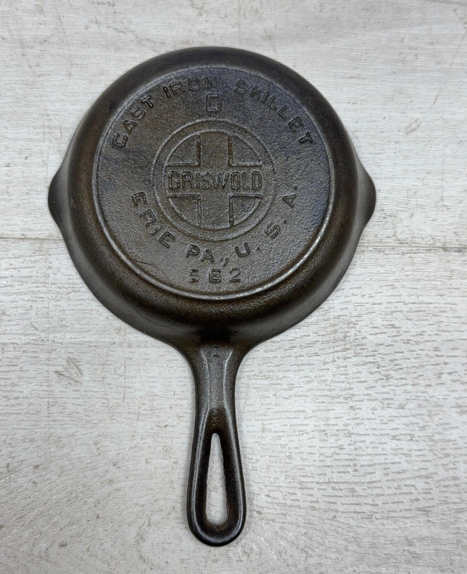 GRISWOLD NO. 0 MINI SKILLET: Load-out Pick up for all online purchases for Antiques & collectibles is Monday, Tuesday, Wednesday, February 23rd, 24th, 25th At our shipper's location. We do offer shipping on all items shippable wi