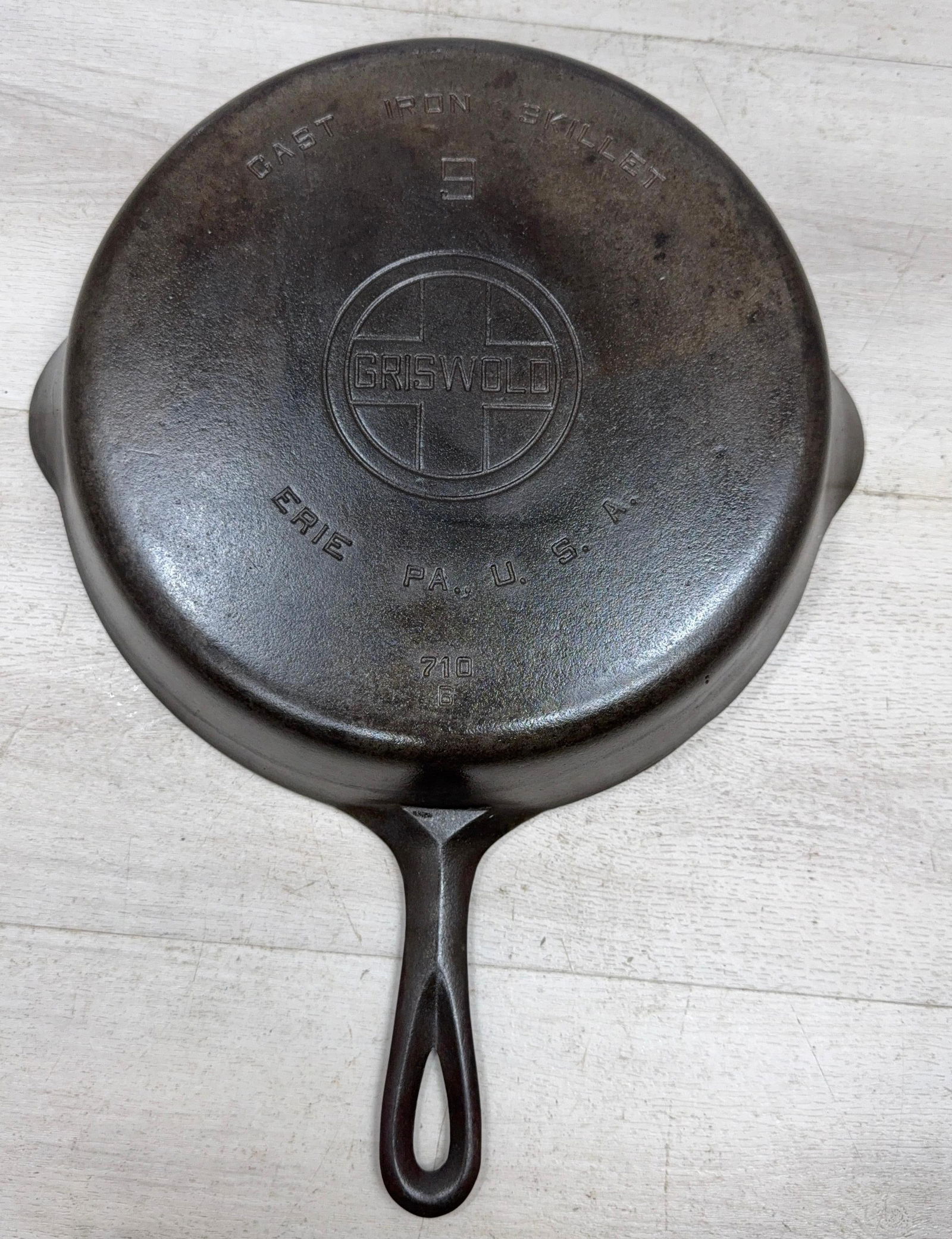 GRISWOLD NO. 9 SKILLET LARGE BLOCK LOGO (1 of 4)