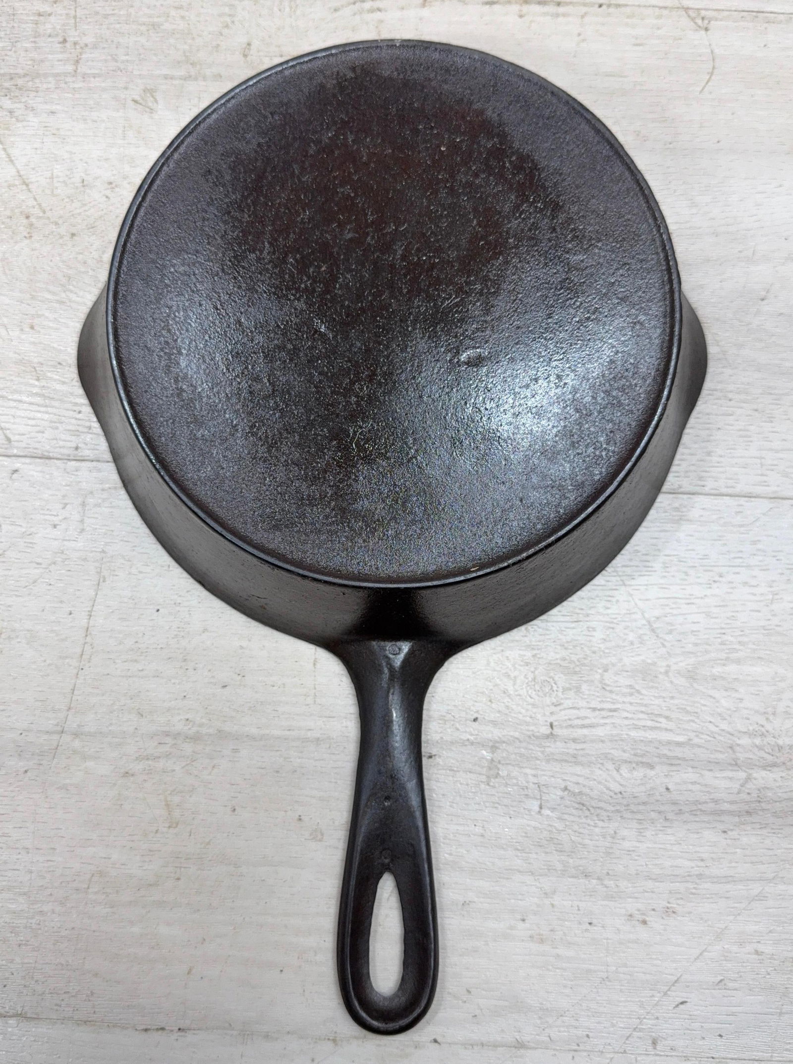 NO 5 SKILLET W/ HEAT RING: Load-out Pick up for all online purchases for Antiques & collectibles is Monday, Tuesday, Wednesday, February 23rd, 24th, 25th At our shipper's location. We do offer shipping on all items shippable wi