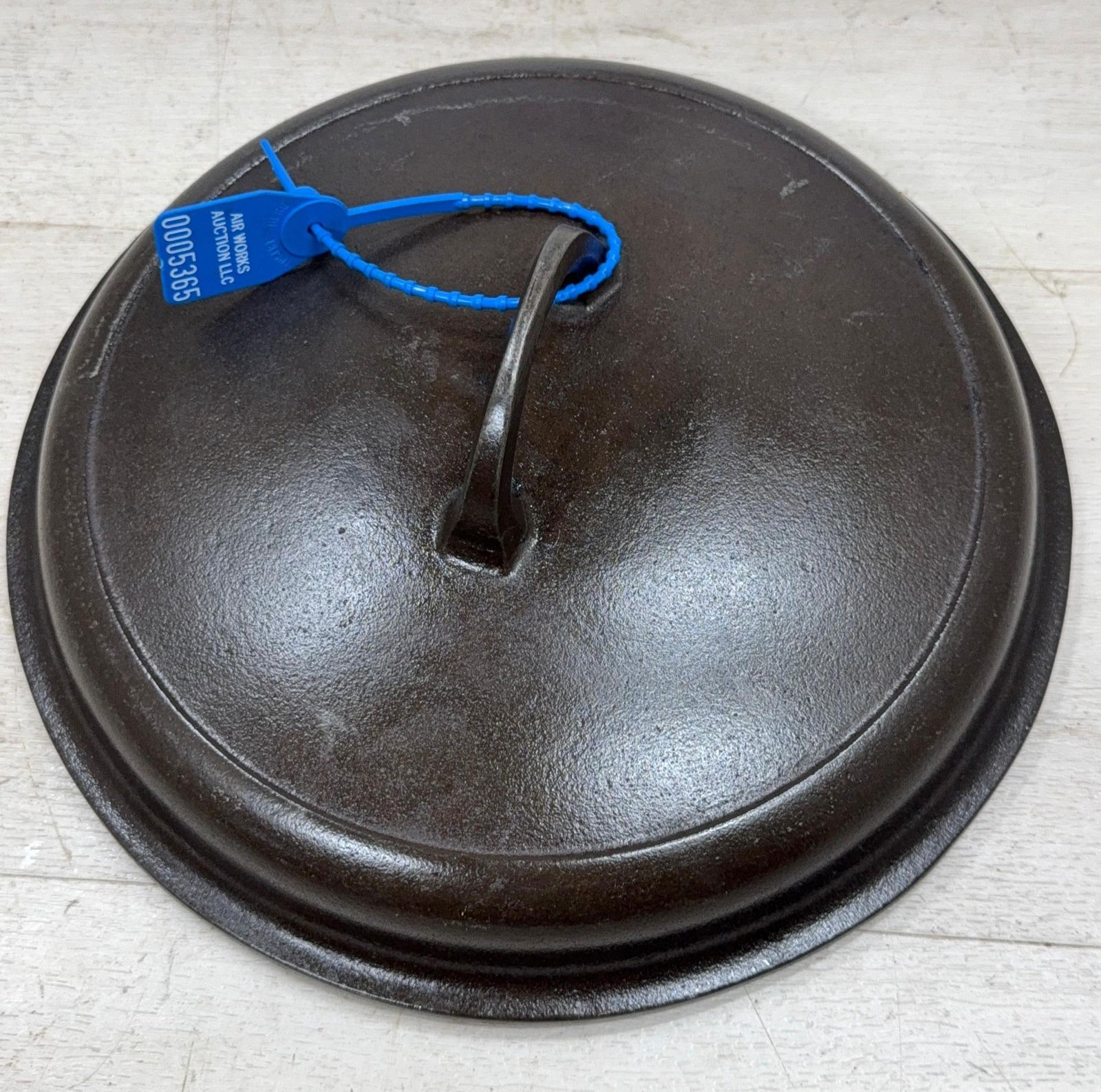 GRISWOLD NO. 8 DUTCH OVEN LID SMALL LOGO.: Load-out Pick up for all online purchases for Antiques & collectibles is Monday, Tuesday, Wednesday, February 23rd, 24th, 25th At our shipper's location. We do offer shipping on all items shippable wi