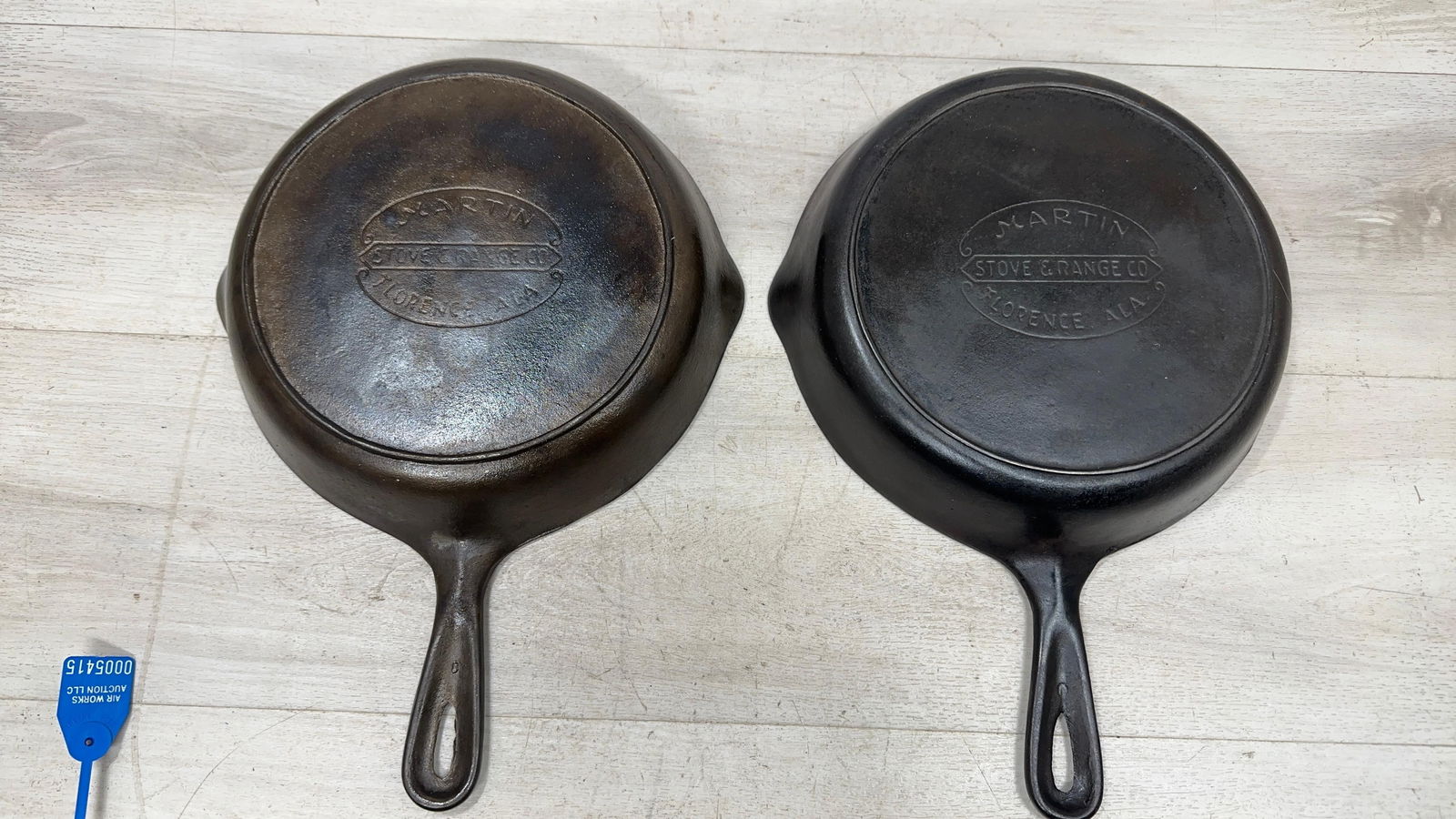 PAIR OF MARTIN NO 8 SKILLETS (1 of 6)