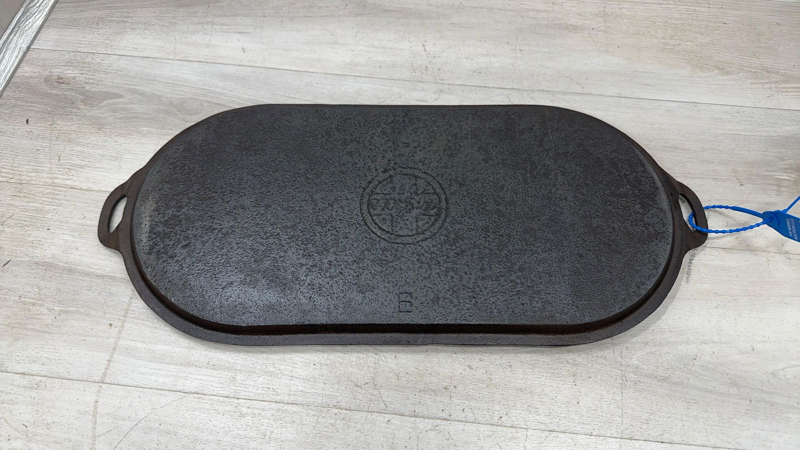 GRISWOLD NO. 8 GRIDDLE/SAD IRON HEATER: Load-out Pick up for all online purchases for Antiques & collectibles is Monday, Tuesday, Wednesday, February 23rd, 24th, 25th At our shipper's location. We do offer shipping on all items shippable wi